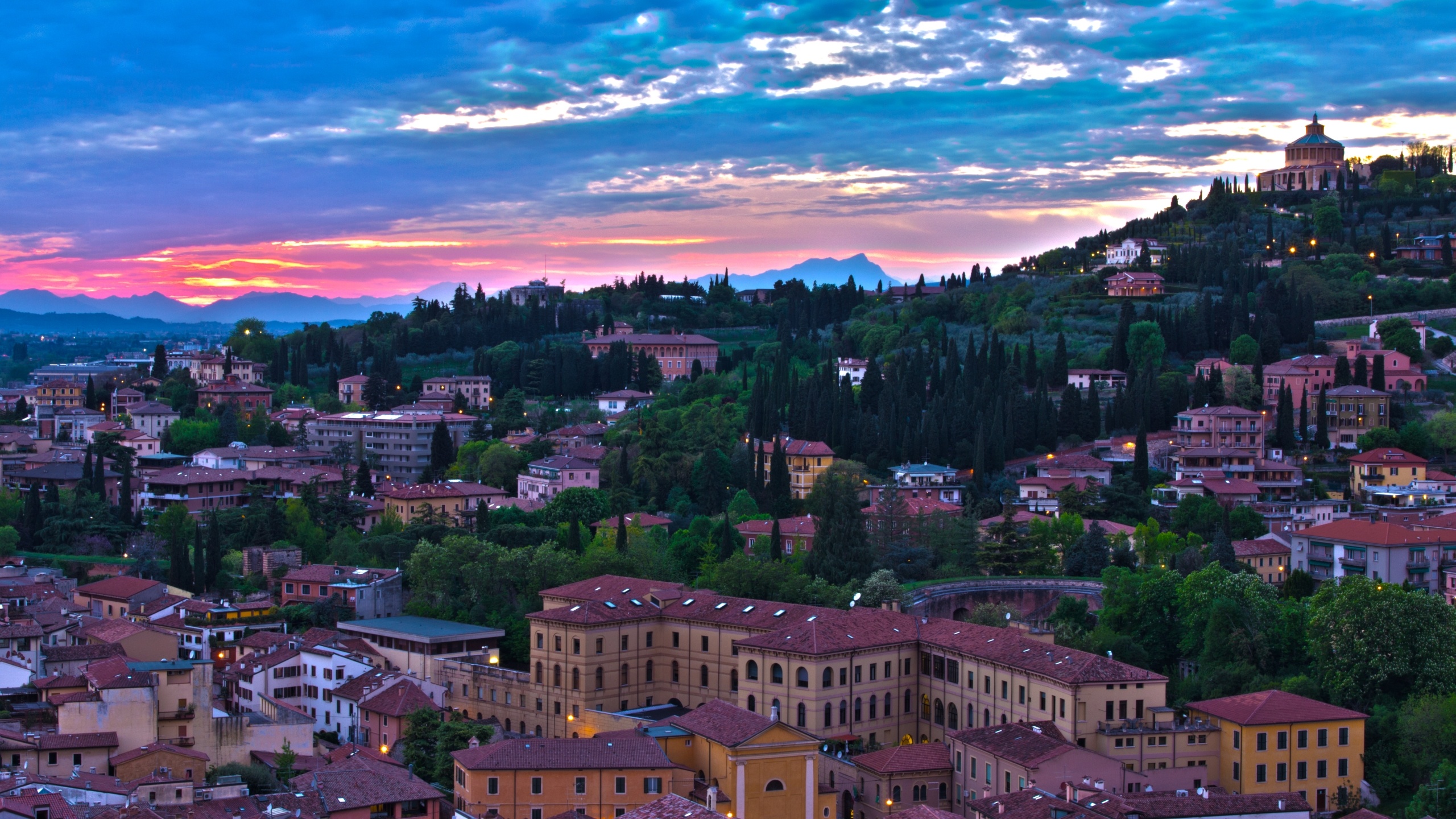 Verona Travels, HD wallpapers, Breathtaking views, Mesmerizing image, 2560x1440 HD Desktop