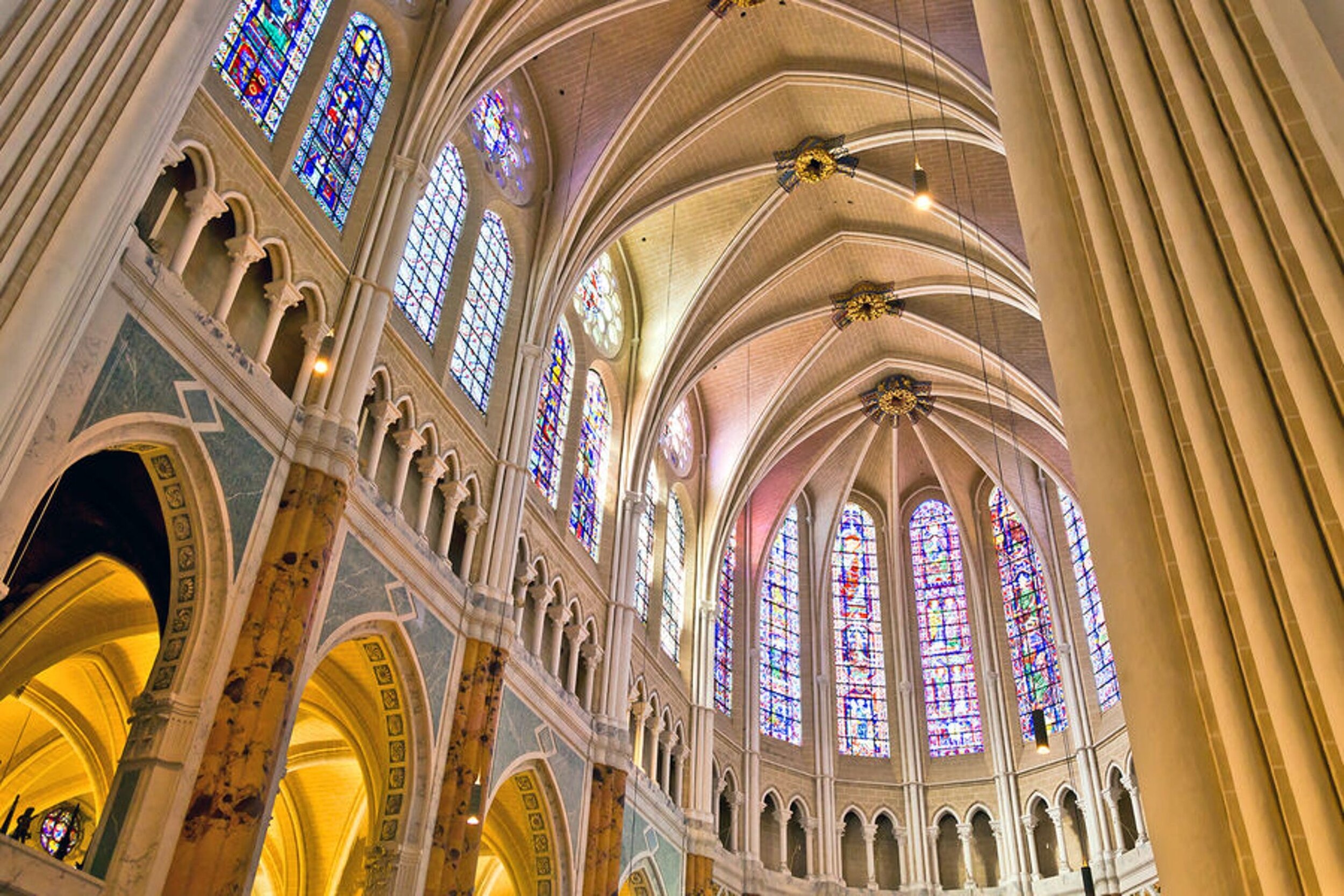 Chartres Cathedral, History corner, 2500x1670 HD Desktop