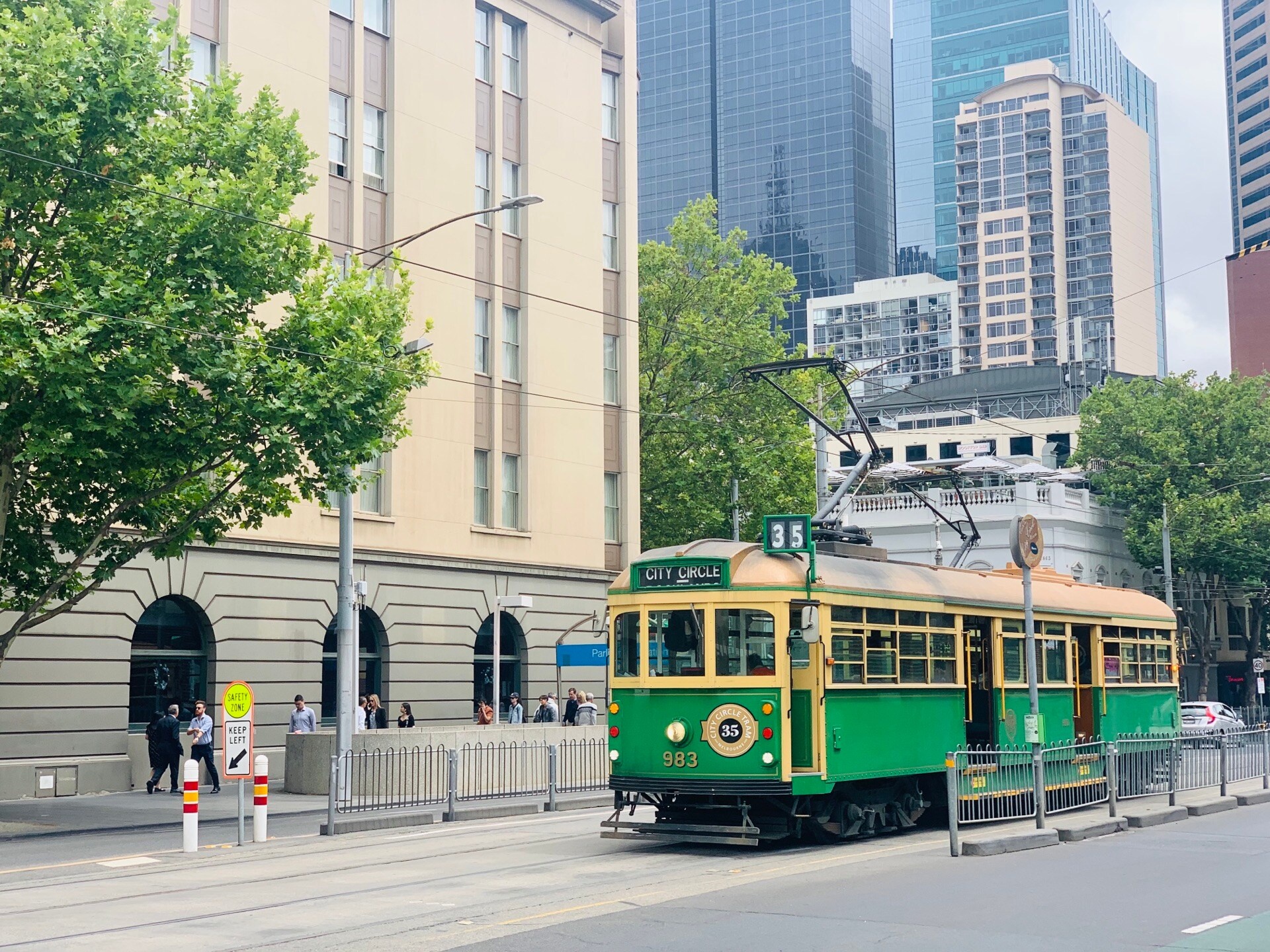 City Circle Tram, Melbourne attraction, Free transportation, Nearby hotels and food, 1920x1440 HD Desktop