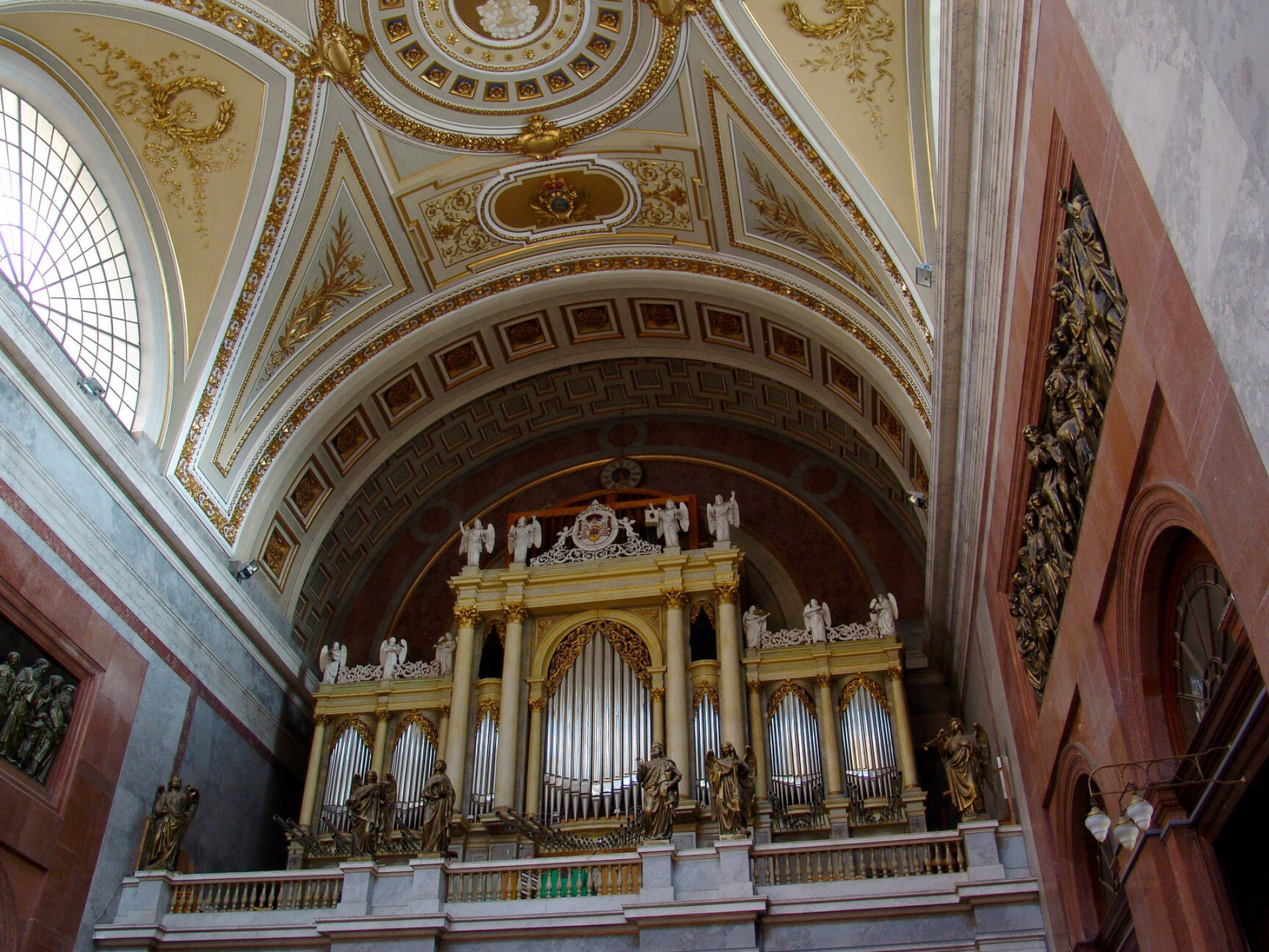 Pipe Organ: The catholic cathedral of Esztergom, Hungary, A keyboard musical instrument. 1920x1440 HD Wallpaper.