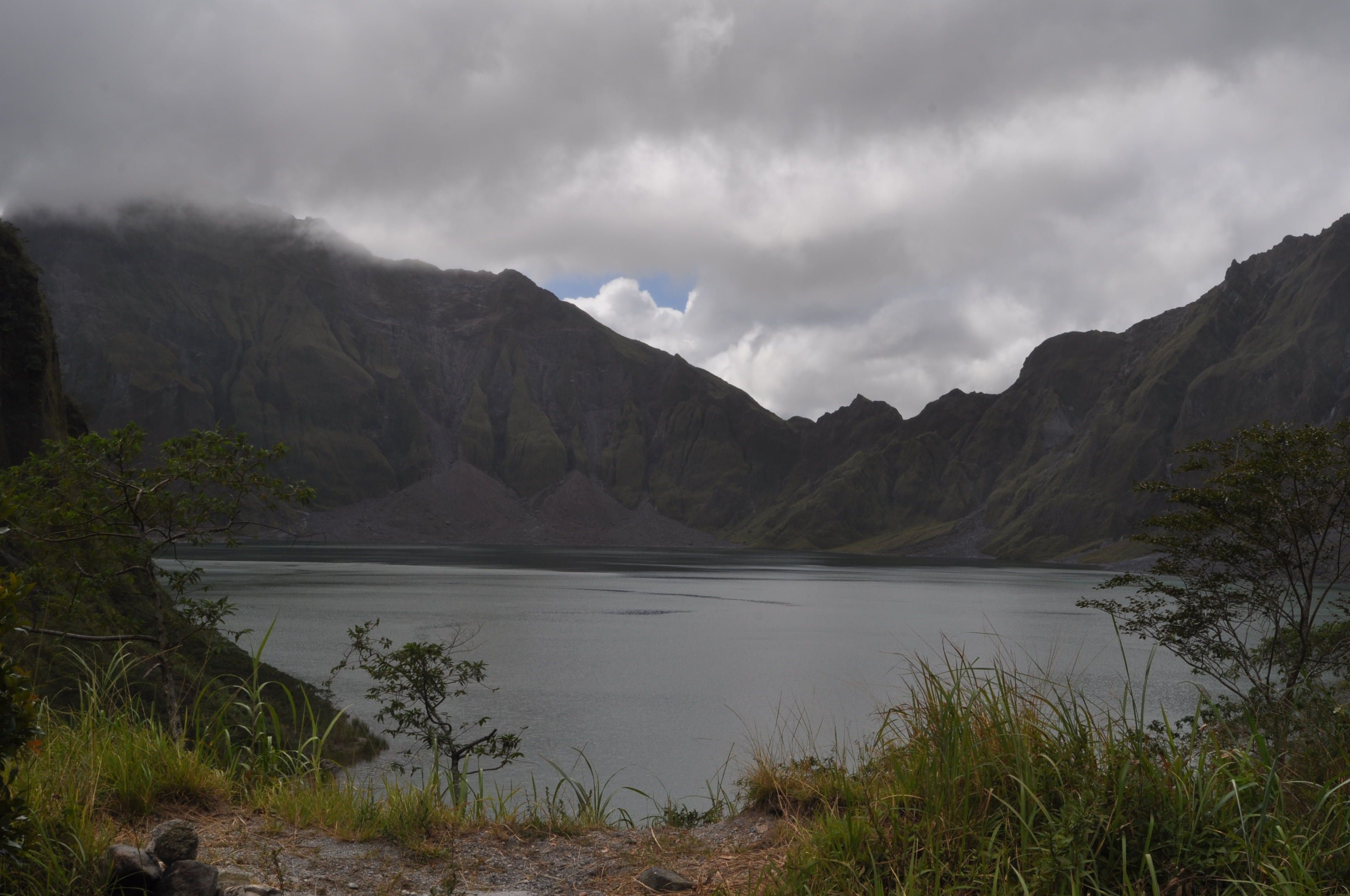 Mount Pinatubo, Breathtaking views, Manila's neighboring marvel, Tropical escape, 3220x2140 HD Desktop