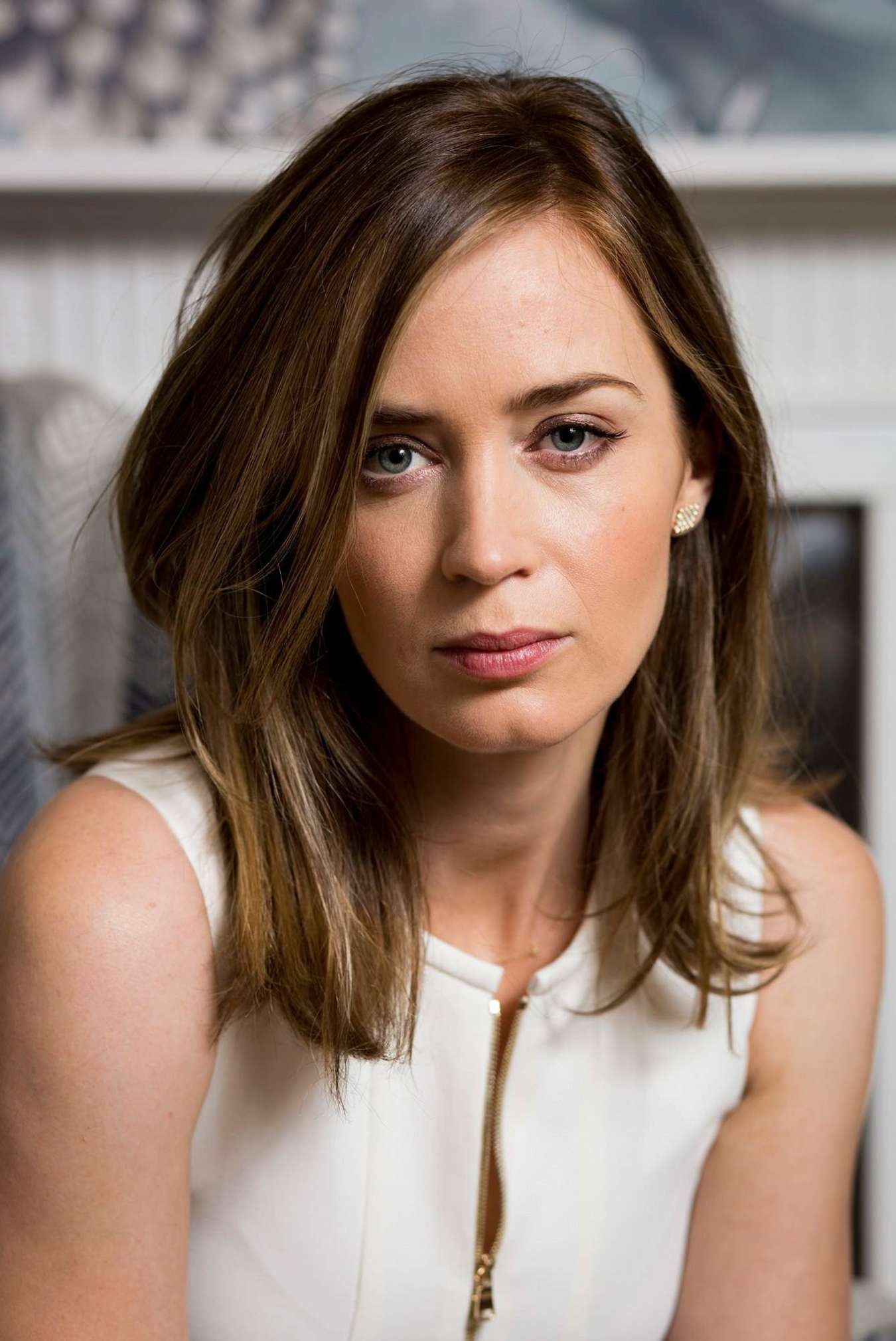 Emily Blunt: Played Evelyn Abbott in a 2018 post-apocalyptic horror film, A Quiet Place. 1350x2020 HD Background.