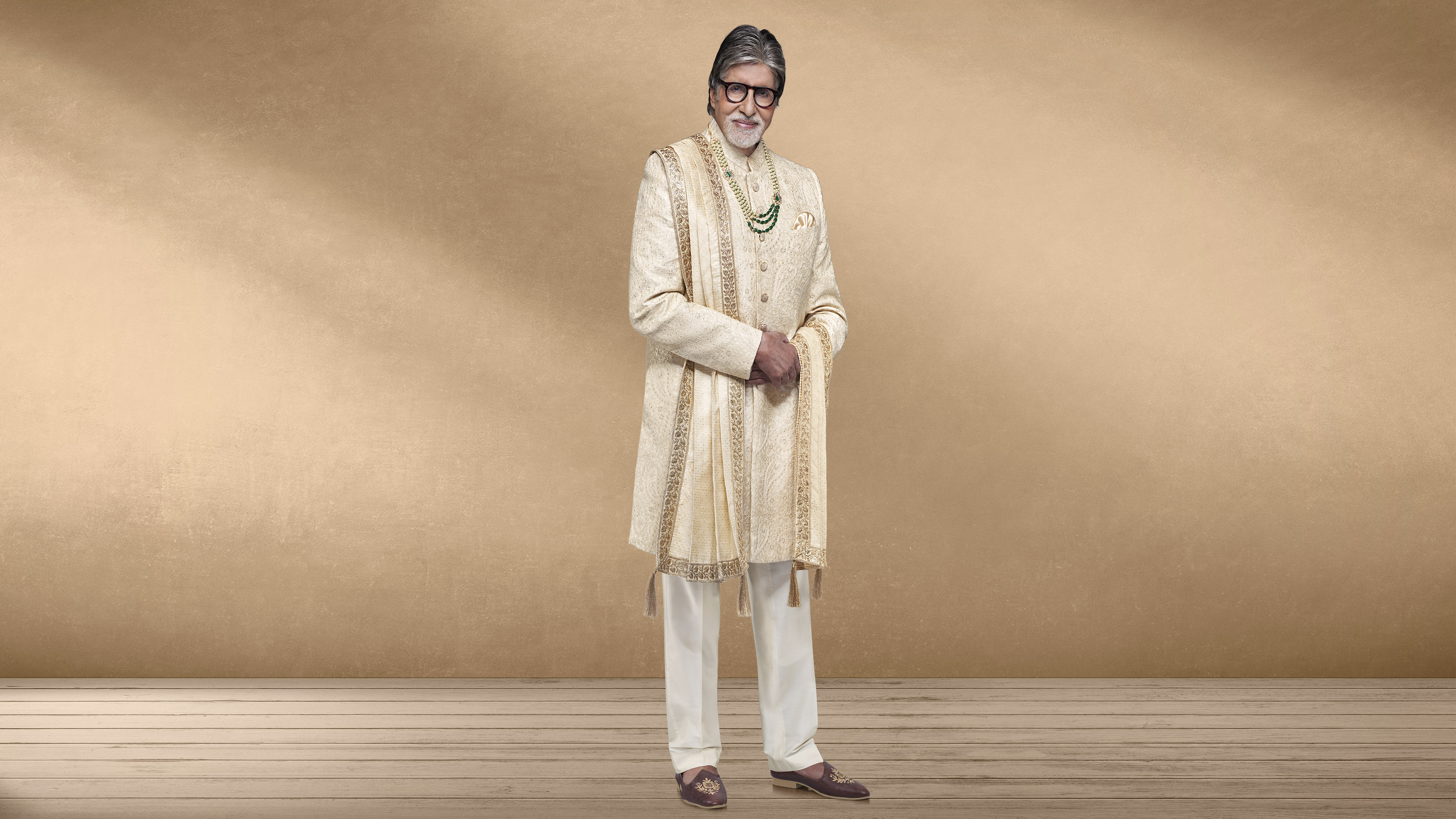 Amitabh Bachchan magic, Indian pride, Sensation of Indianness, Bollywood legend, 3840x2160 4K Desktop