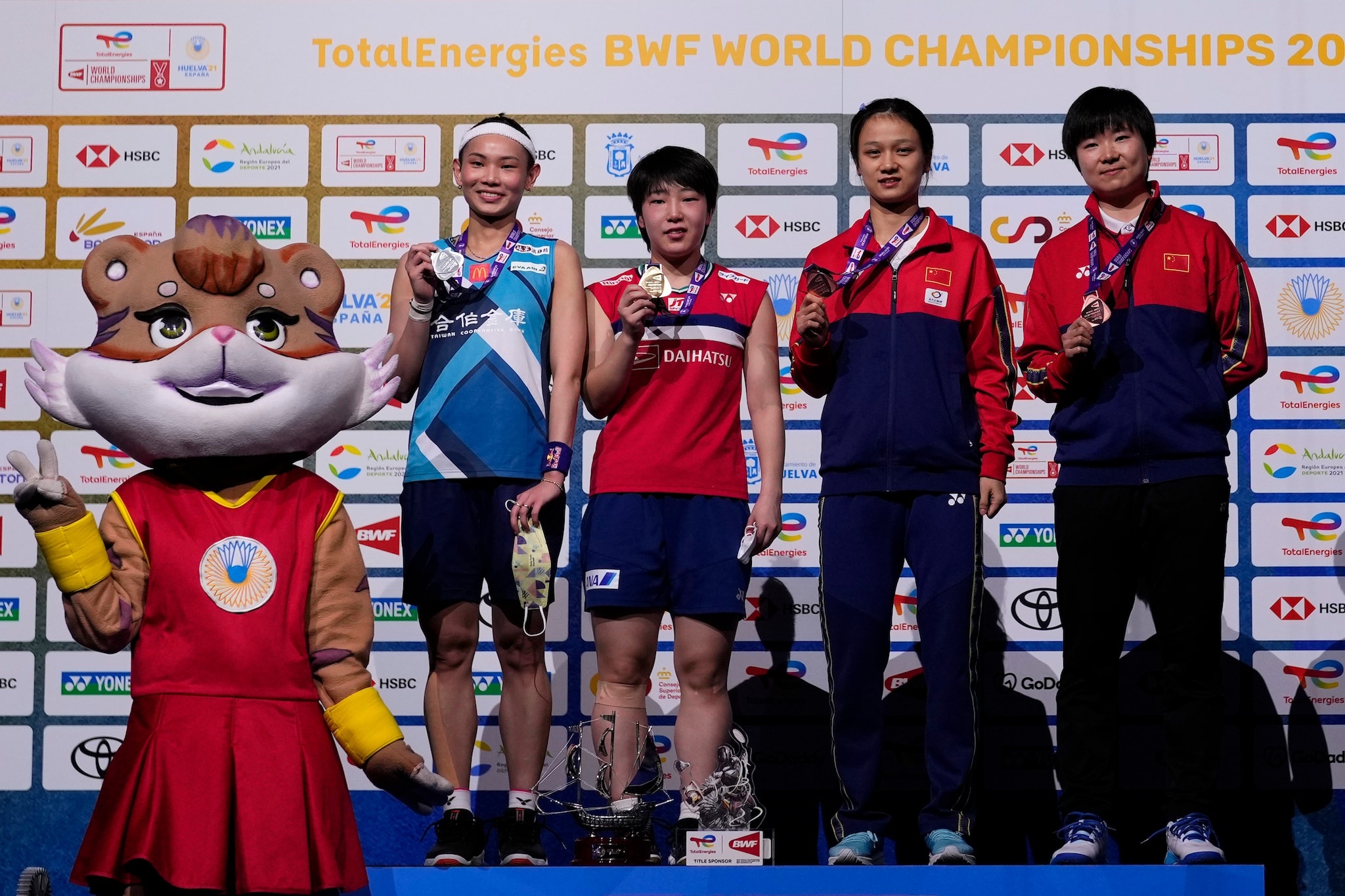 Zhang Yiman, BWF World Championships 2021, Medalists, Badminton tournament, 2050x1370 HD Desktop