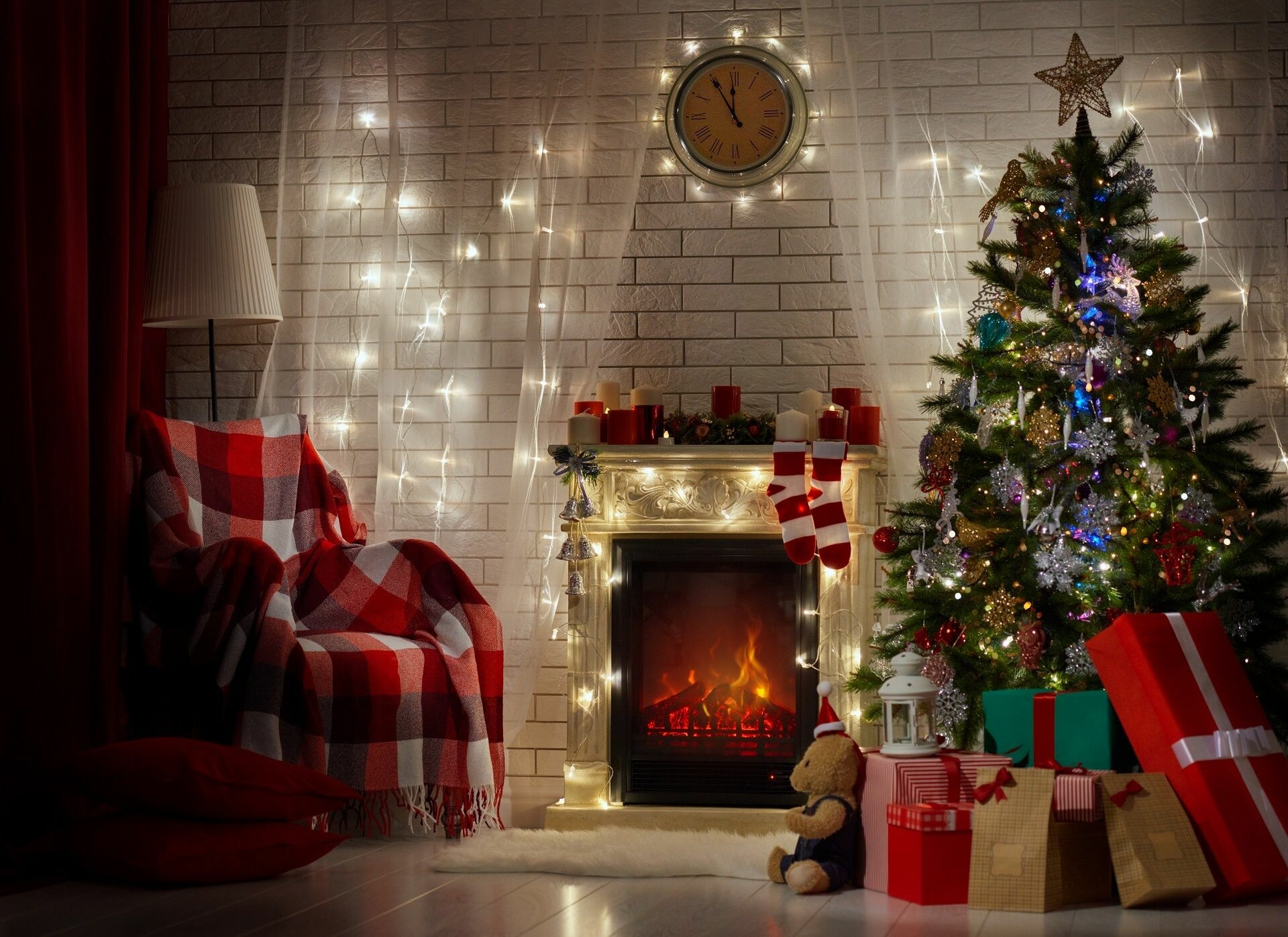 Christmas Fireplace: Holiday, Room, Gift, Ornaments, Tree, Fire. 1920x1400 HD Background.