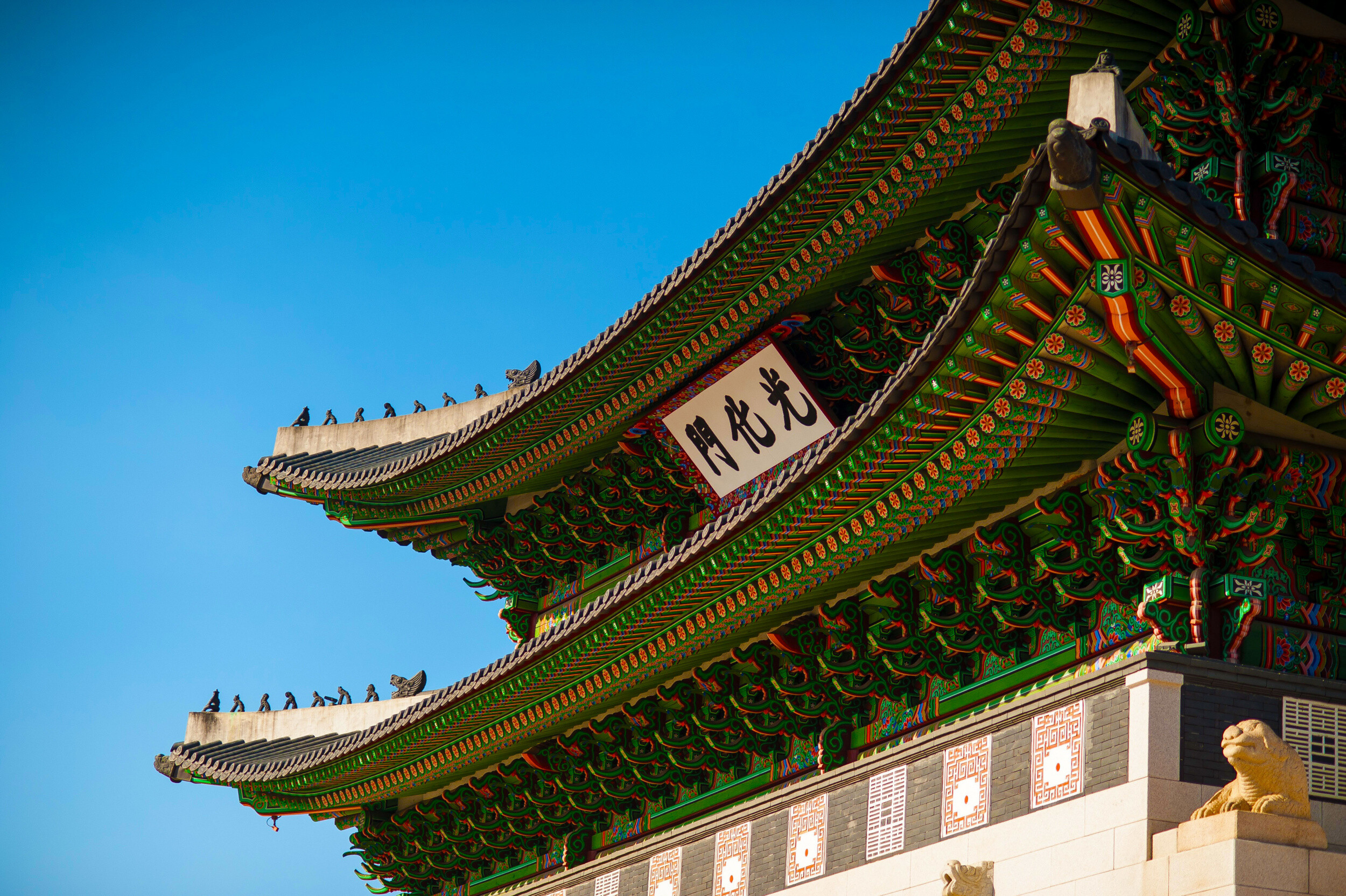 Korea: Gwanghwamun, The main and largest gate of Gyeongbok Palace, in Jongno-gu, Seoul. 2500x1670 HD Background.