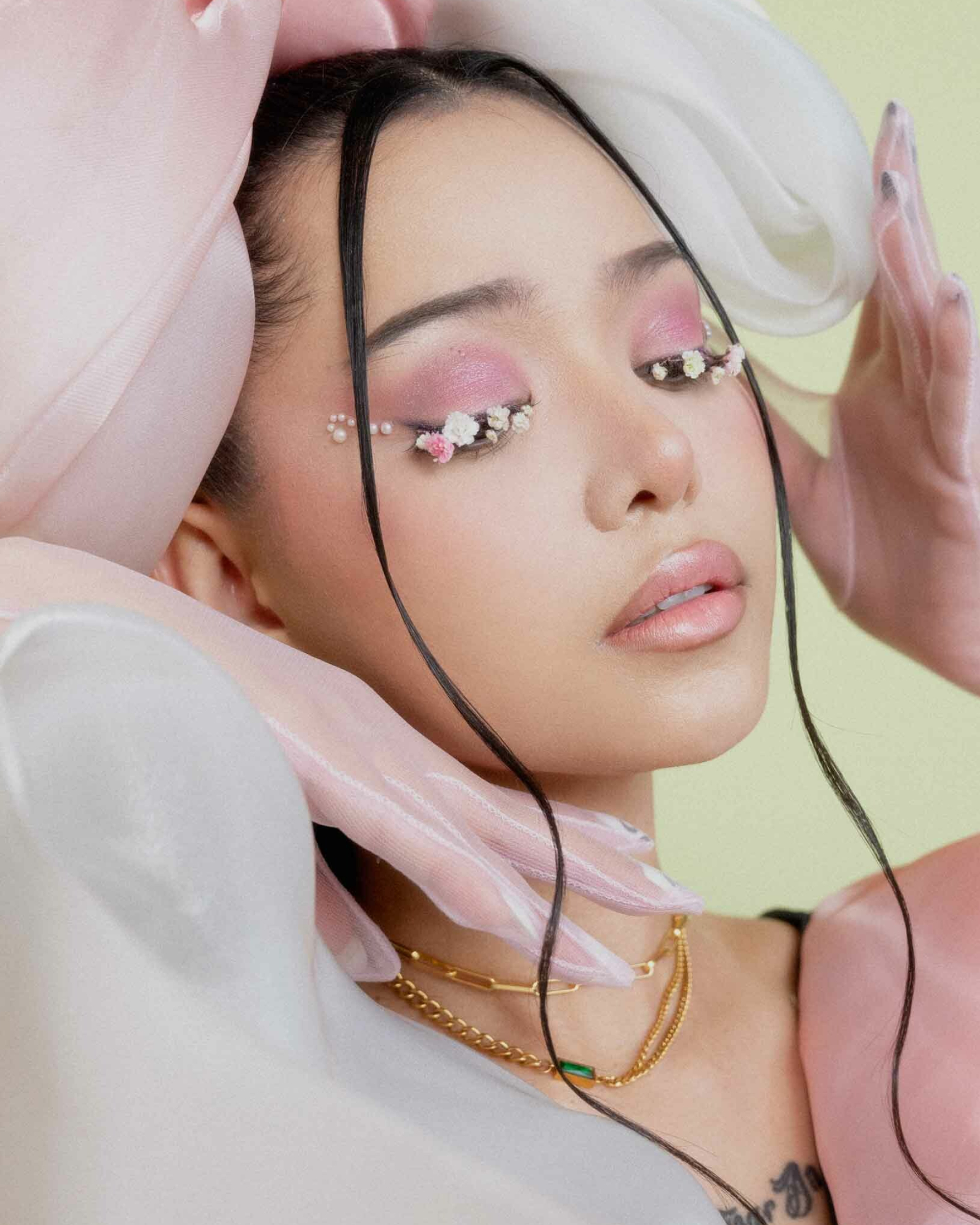 Bella Poarch, Nylon Manila cover shoot, Hbsch in pink, Beeindruckende visuals, 2020x2520 HD Handy