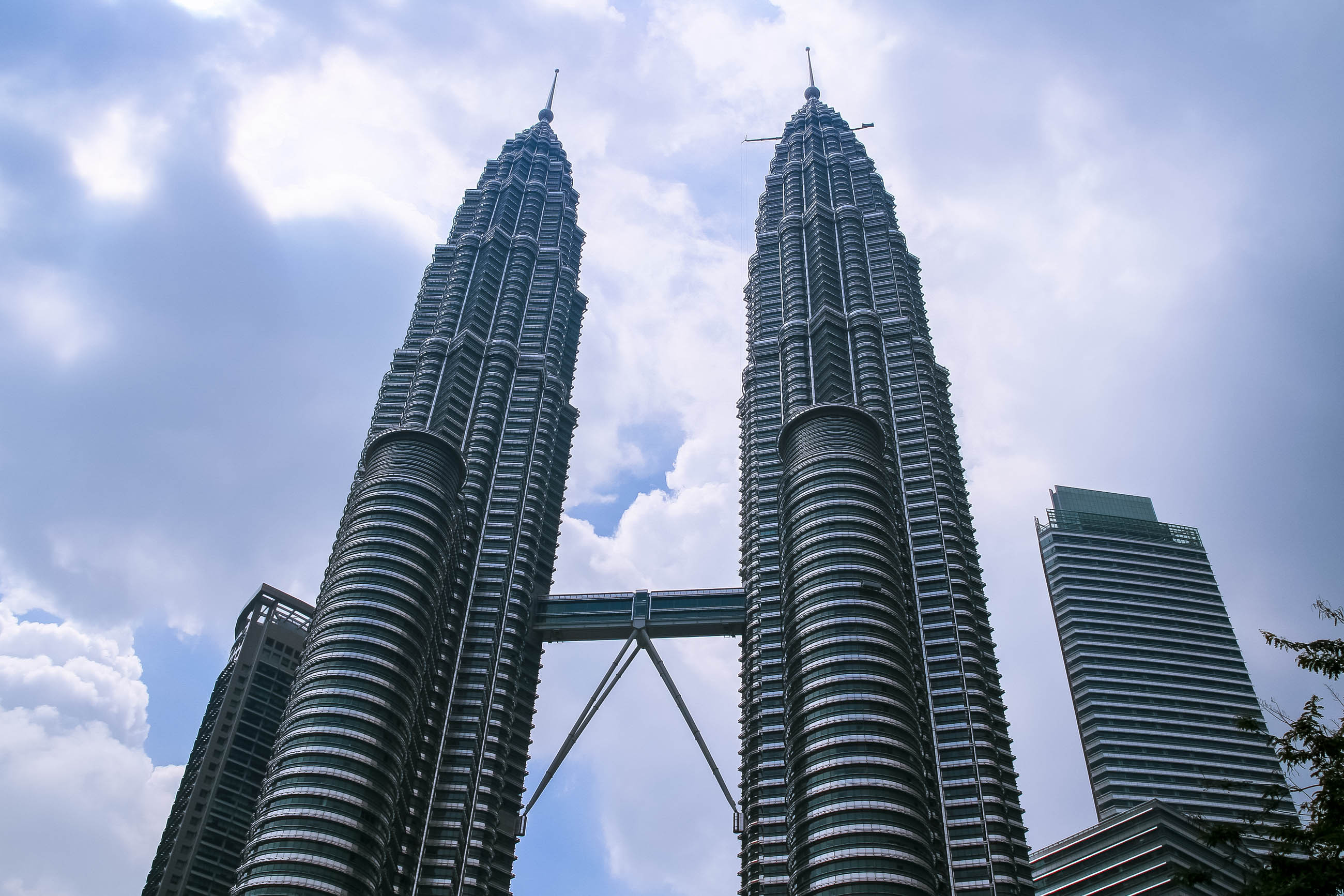 Petronas Twin Towers, Kuala Lumpur, Franks TravelBox, Iconic Malaysian landmark, 2600x1740 HD Desktop