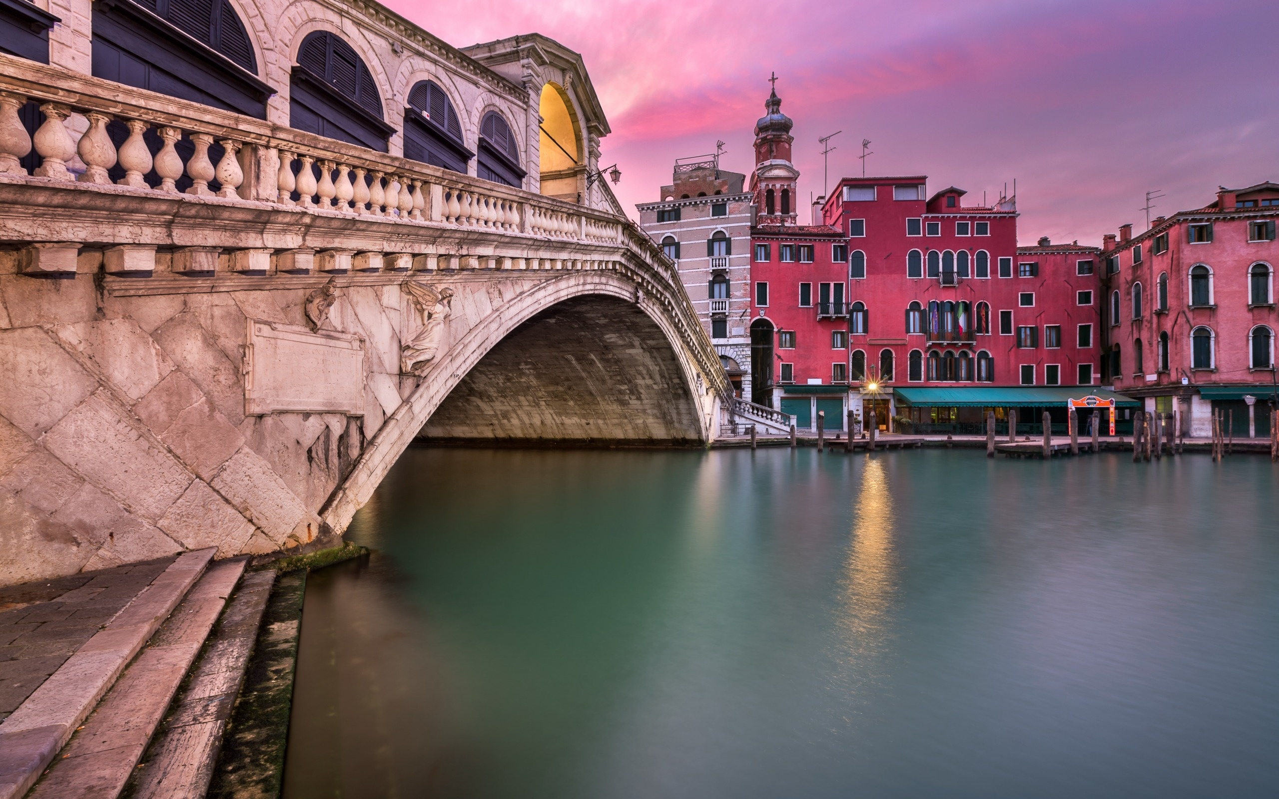 Rialto Bridge Venice sunset, City panorama, Old town, San Bartolomeo church, 2560x1600 HD Desktop