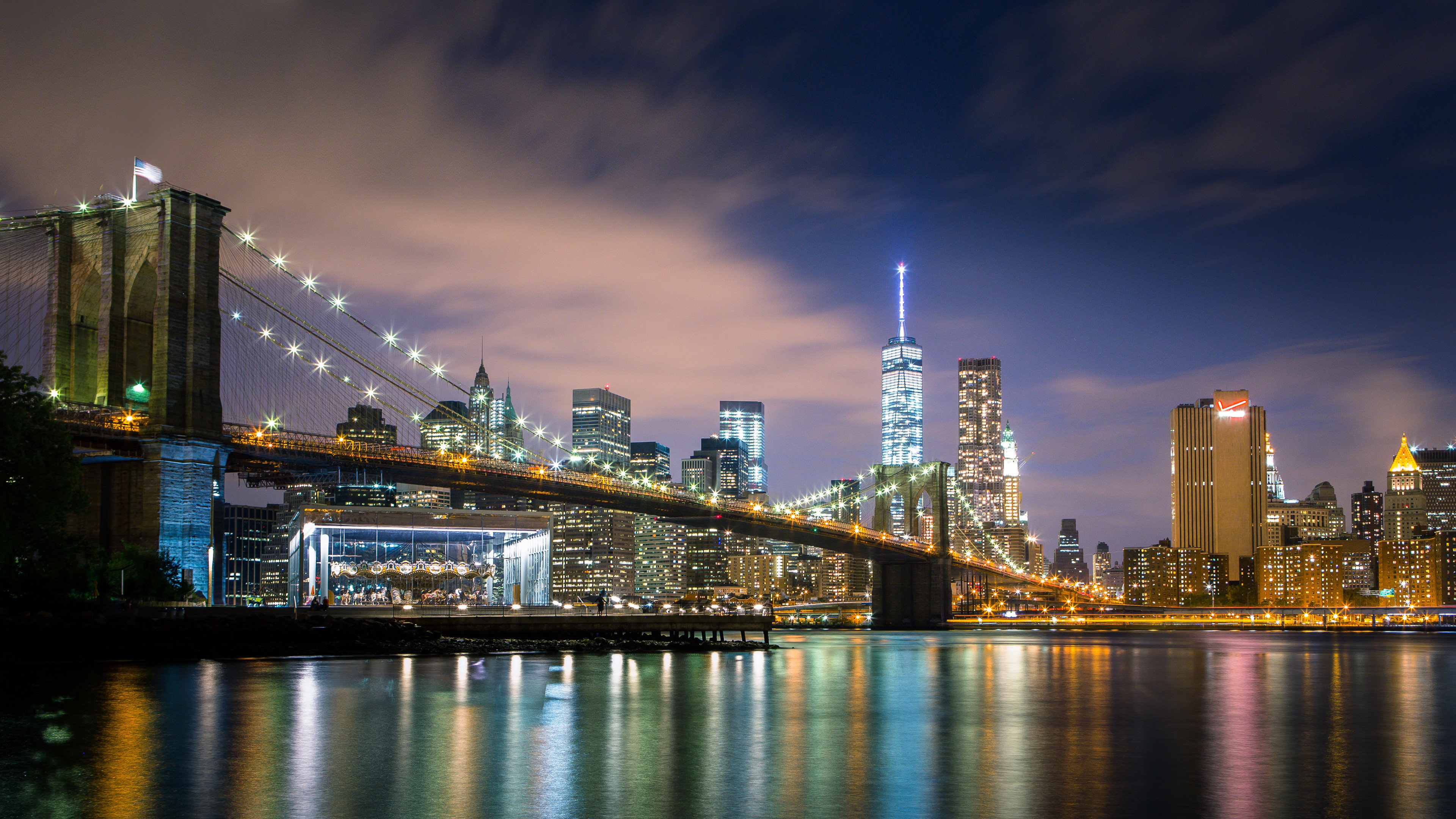 New York: The Brooklyn Bridge, Lighting, Tower block. 3840x2160 4K Background.