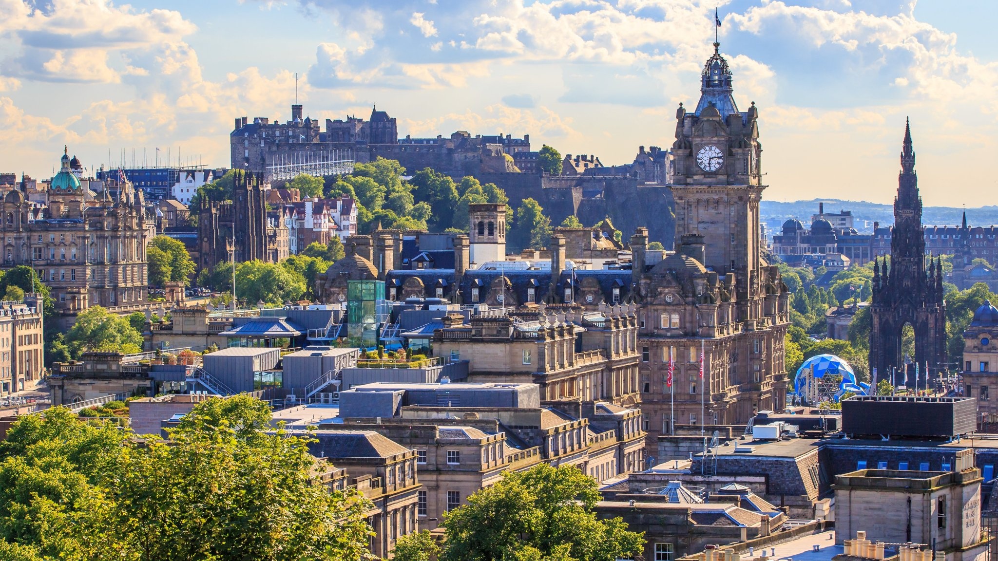 Edinburgh Scotland, Hospitality showcase, English influences, Friendly locals, 2050x1160 HD Desktop