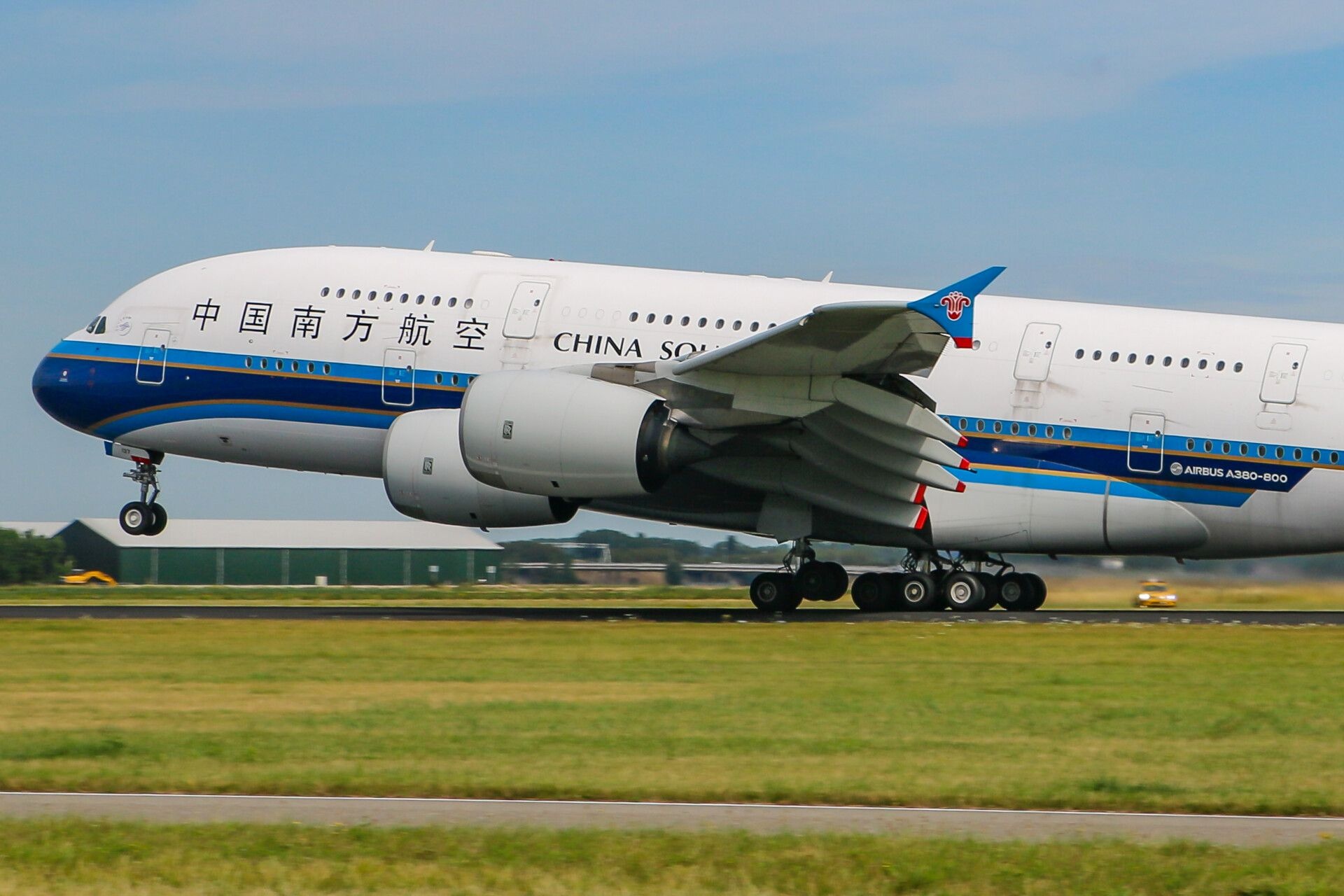 Guangzhou Baiyun International Airport, China Southern A380, Pilot quarantine, Travel news, 1920x1280 HD Desktop