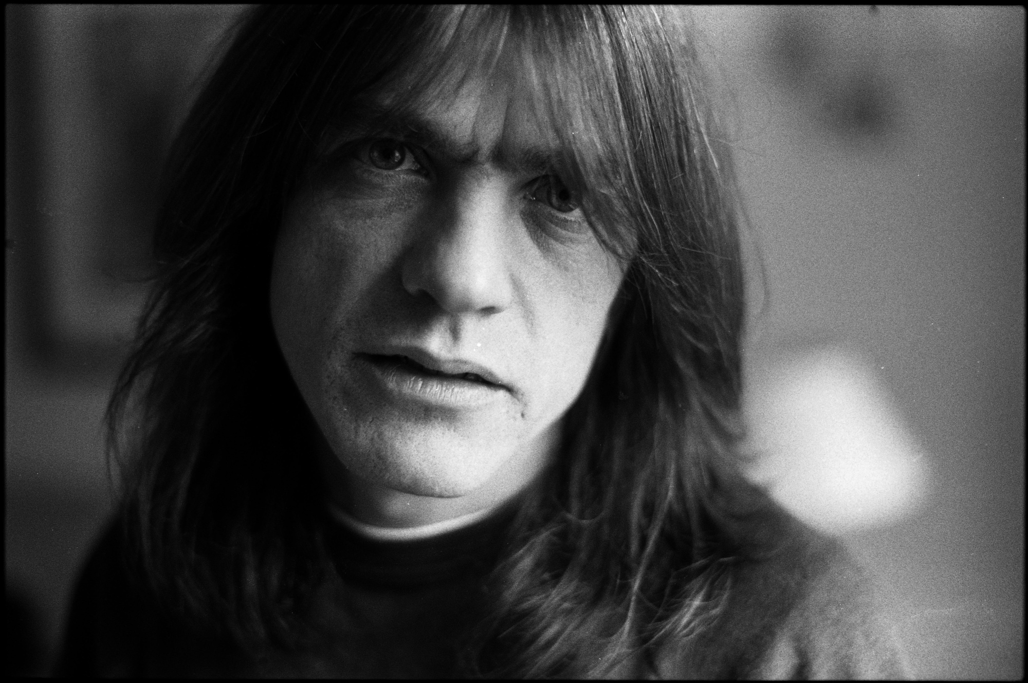 Malcolm Young, AC/DC founder, Rock legend's death, Bloomberg news, 2000x1330 HD Desktop