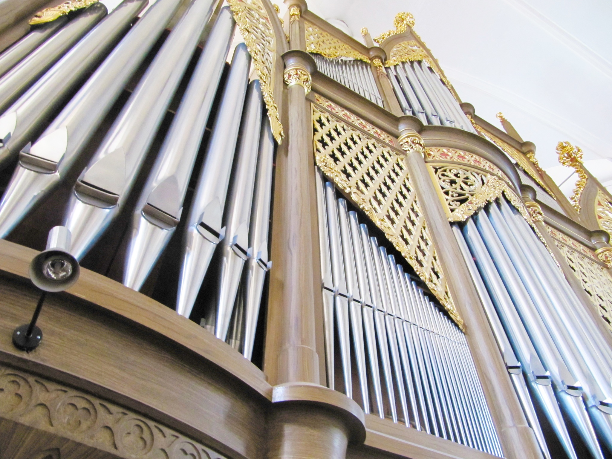 Pipe Organ: St. Michael's Church Hof, A large musical instrument with keys like a piano. 2050x1540 HD Background.