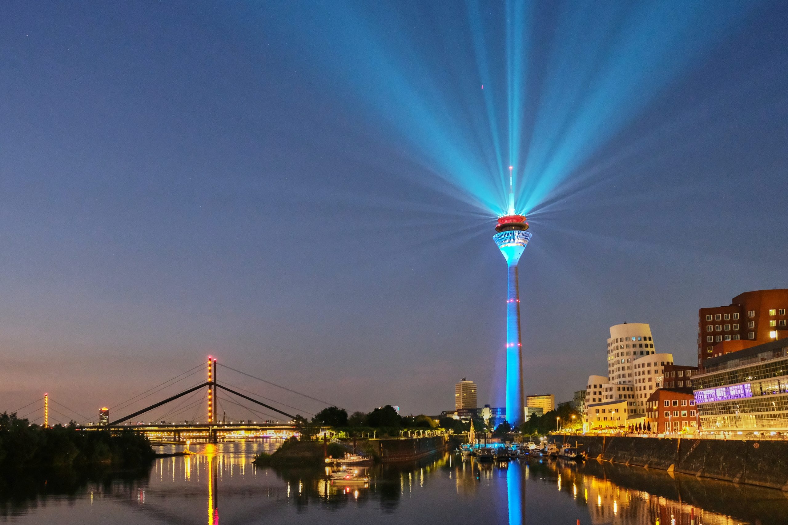 Dusseldorf Skyline, Captivating photography, Markus Connemann, City's beauty, 2560x1710 HD Desktop