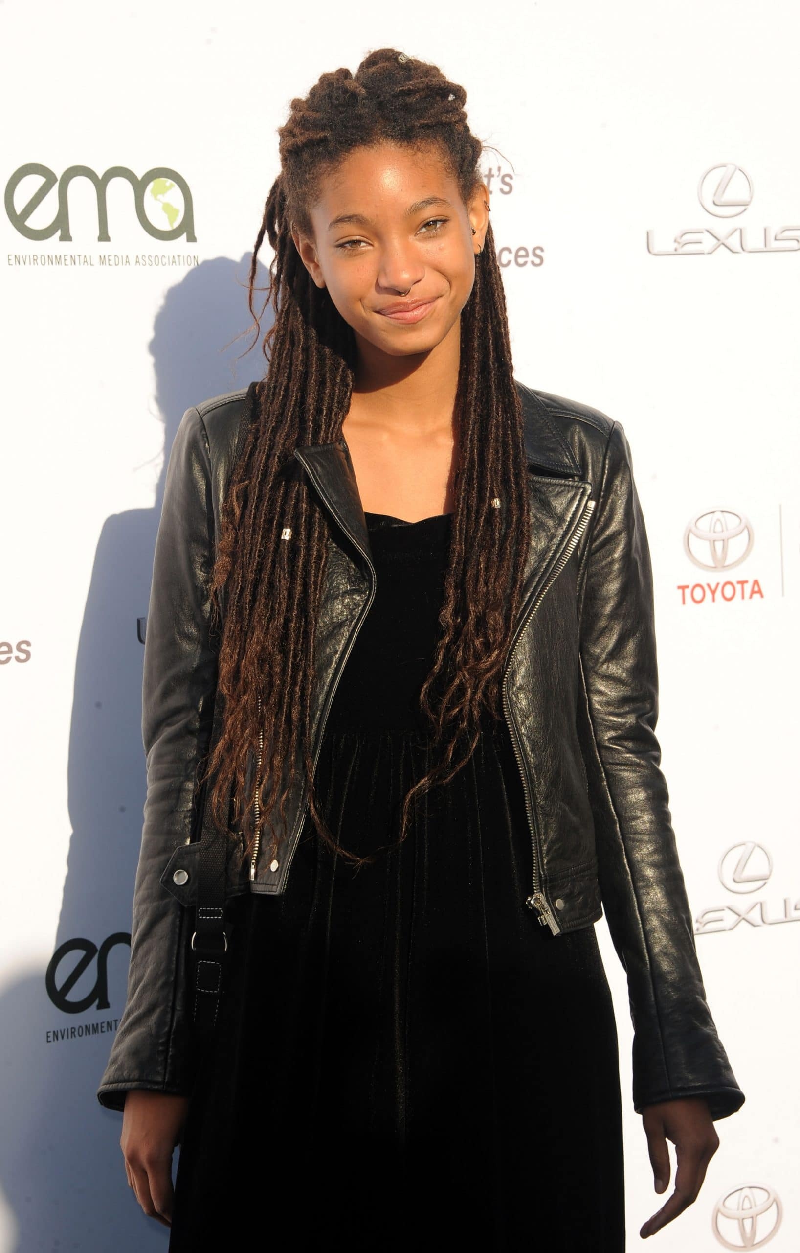 Willow Smith, Openness to same-sex attraction, 1640x2560 HD Handy