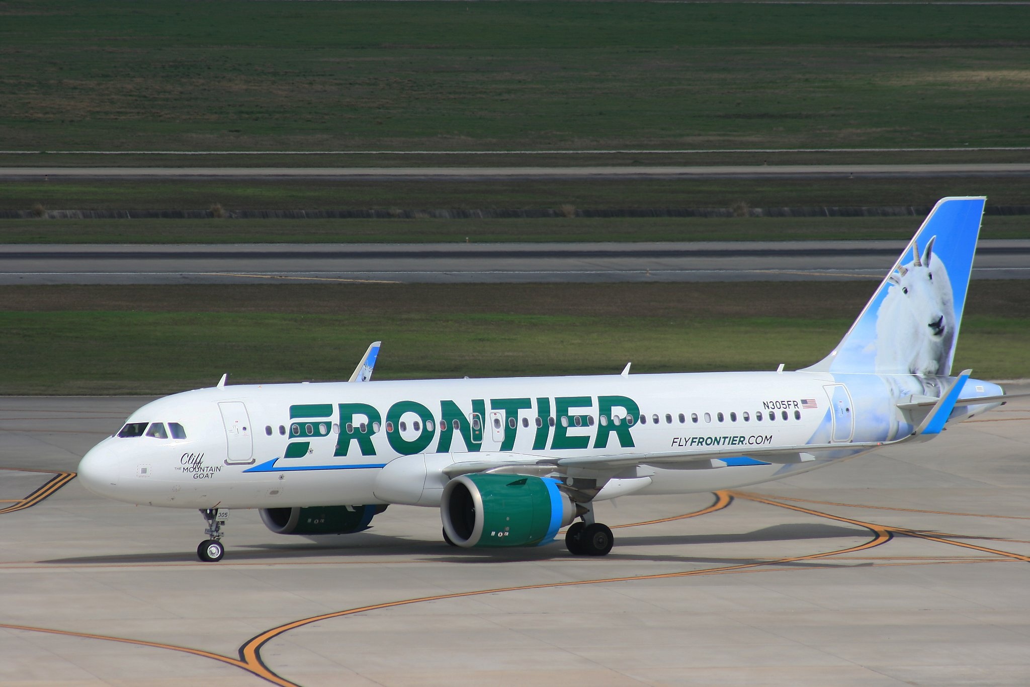 Flying Frontier Airlines, Affordable travel, Smart tips, Cheap travel experience, 2050x1370 HD Desktop