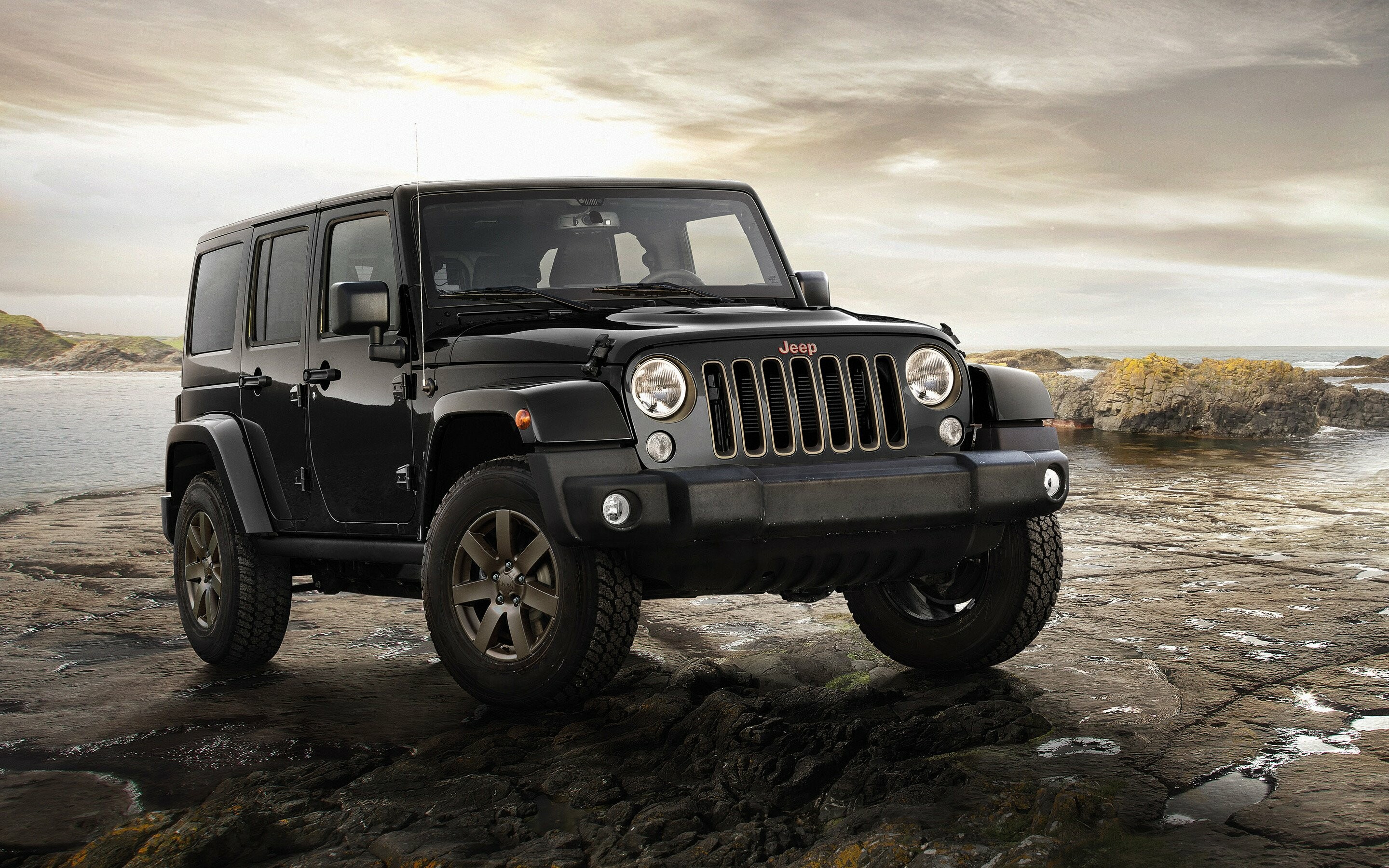 Jeep Wrangler: The first model was announced in February 1986 at the 1986 Chicago Auto Show. 2880x1800 HD Background.