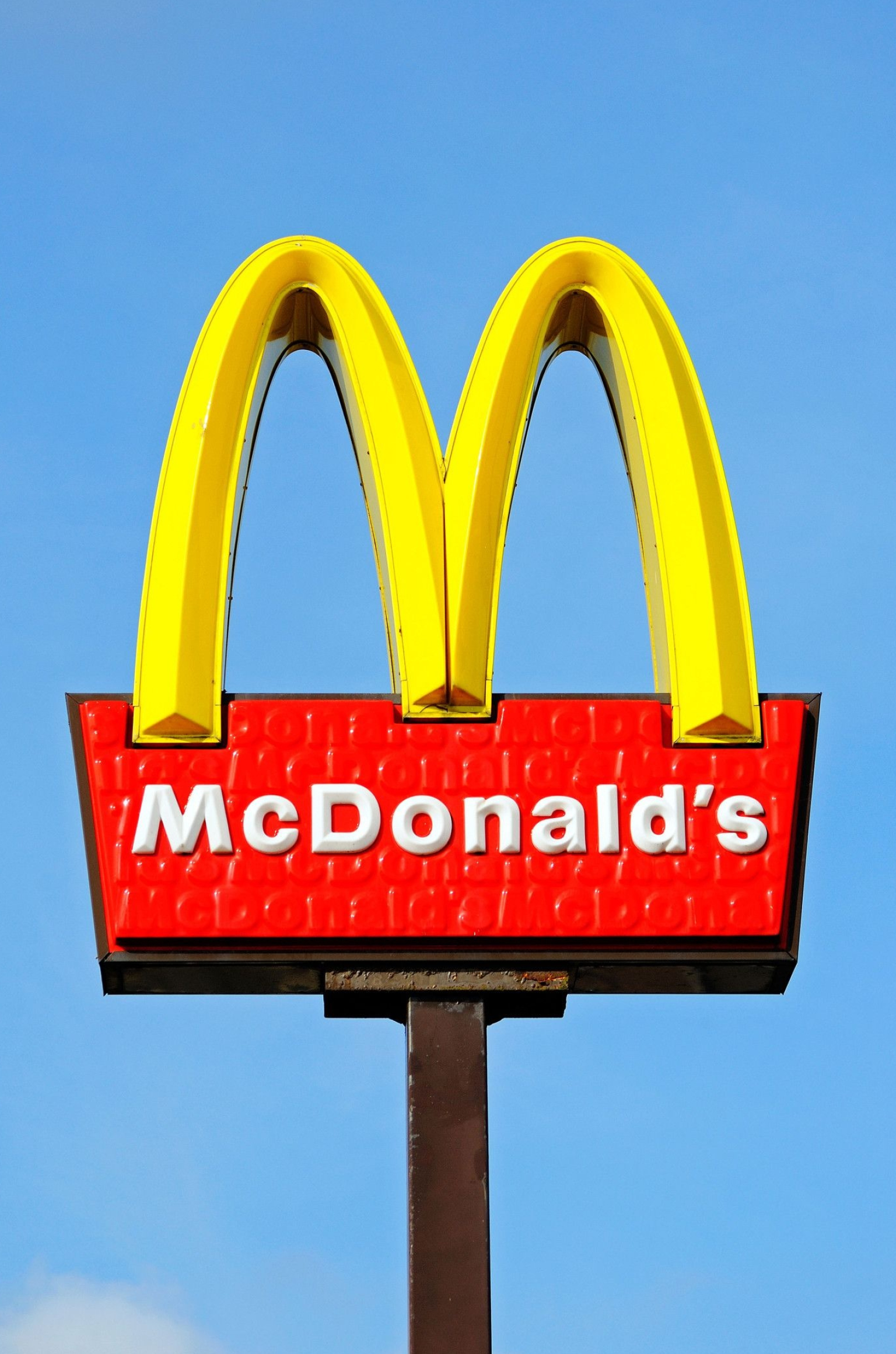 Appetite-stimulating colors, Striking McDonald's patterns, 1540x2330 HD Phone
