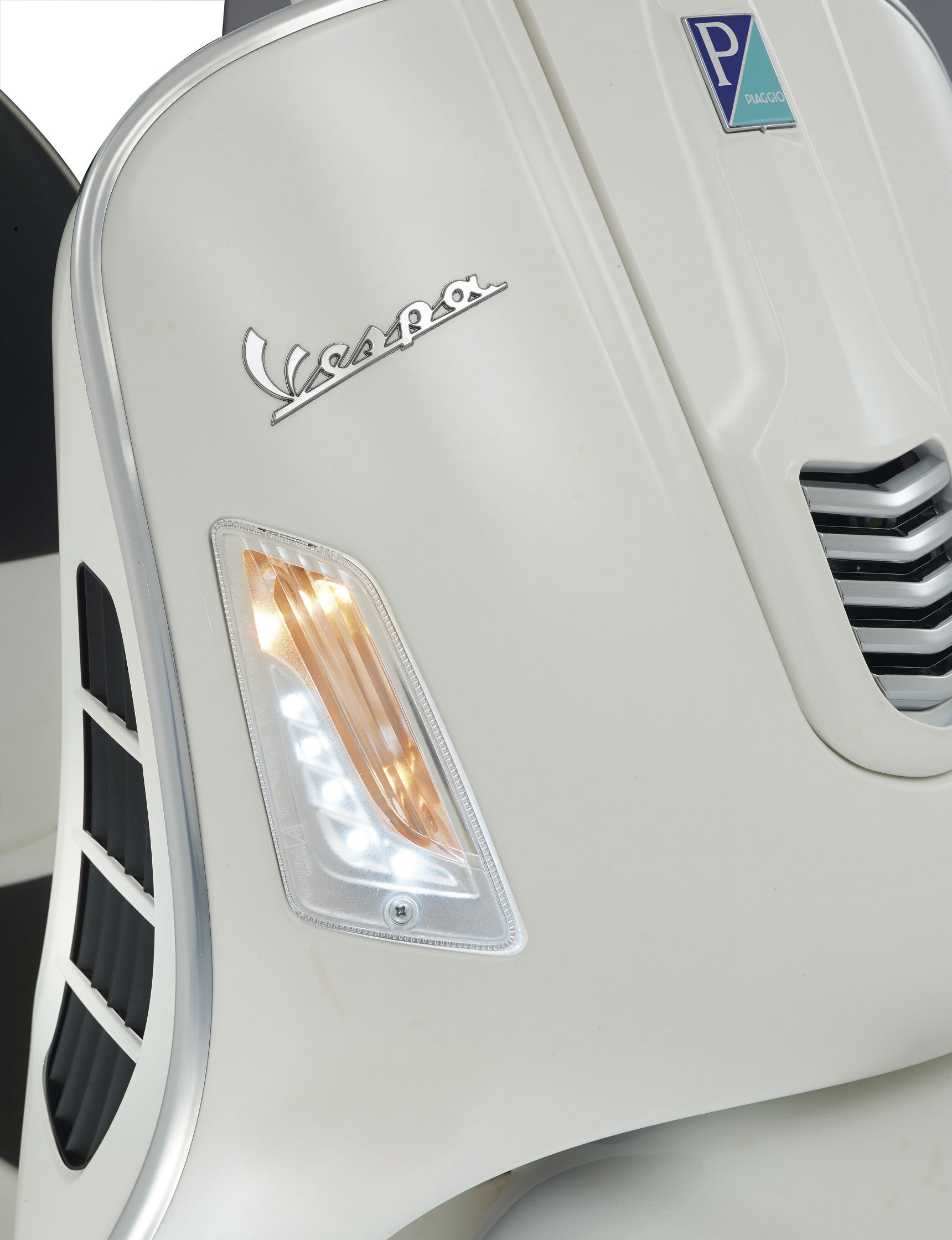 Vespa GTS 300, First ride, Super review, Visordown, 1720x2240 HD Phone