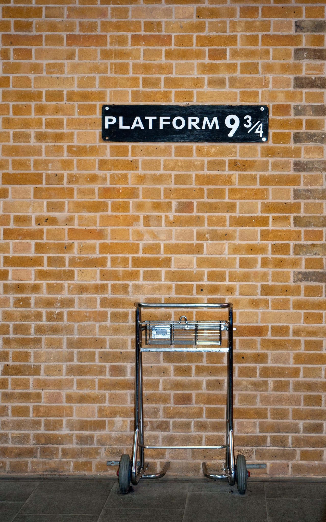 Platform 9 3/4 movies, Tips for reading to children, Harry Potter books, Engaging storytelling, 1280x2050 HD Phone