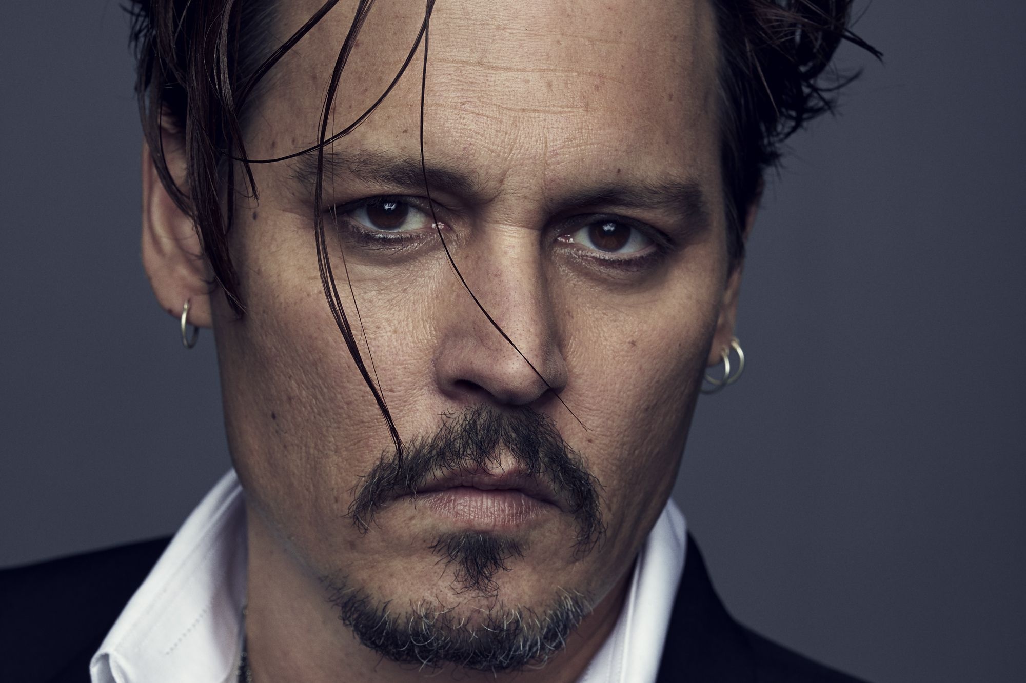 Johnny Depp: The world's highest-paid actor, with earnings of US$75 million in a year. 2000x1340 HD Wallpaper.