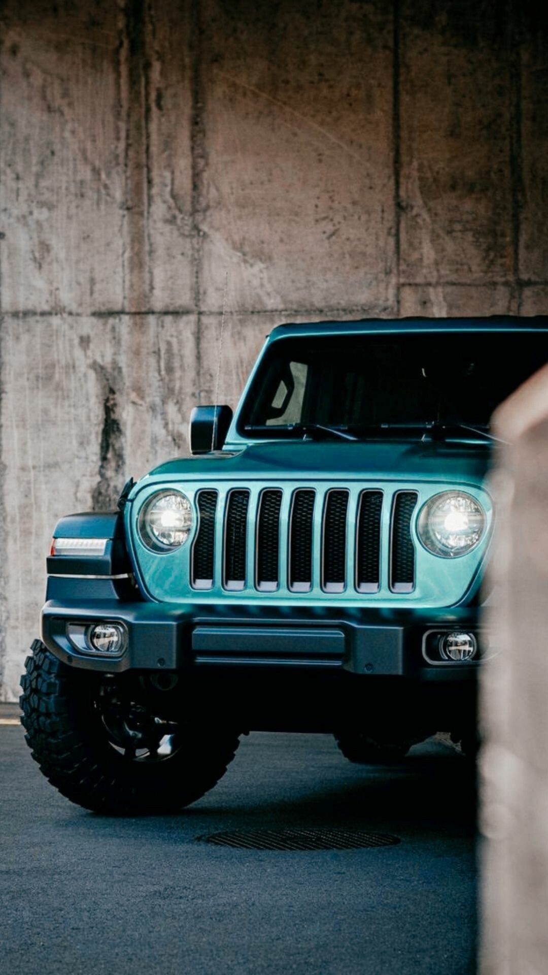 Jeep: Jeep's lineup consists exclusively of rugged off-roading SUVs and crossovers, including the iconic Wrangler. 1080x1920 Full HD Background.
