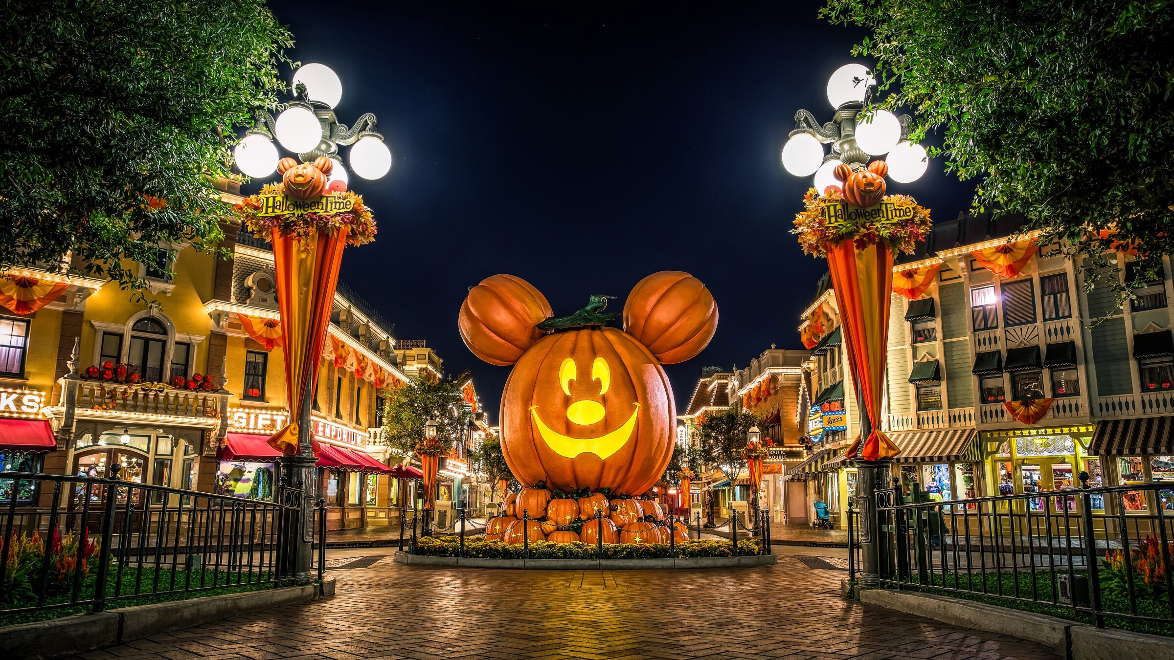 Disneyland on Halloween, Halloween castle view, 2400x1350 HD Desktop