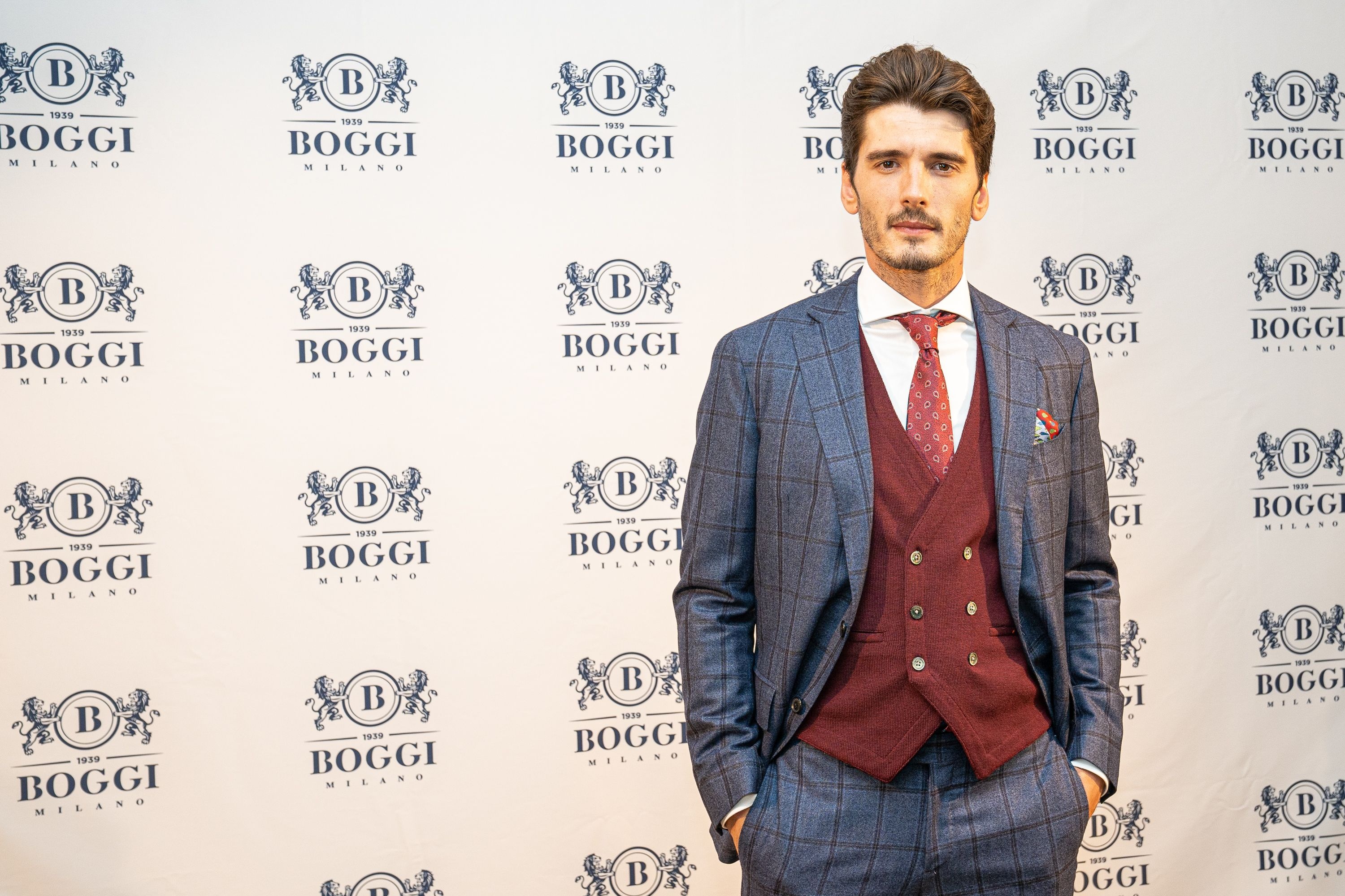 Yon Gonzalez: Boggi Milano Event, ACE Award for Best New Actor, Born in Bergara, Cable Girls Season 5. 3000x2000 HD Background.