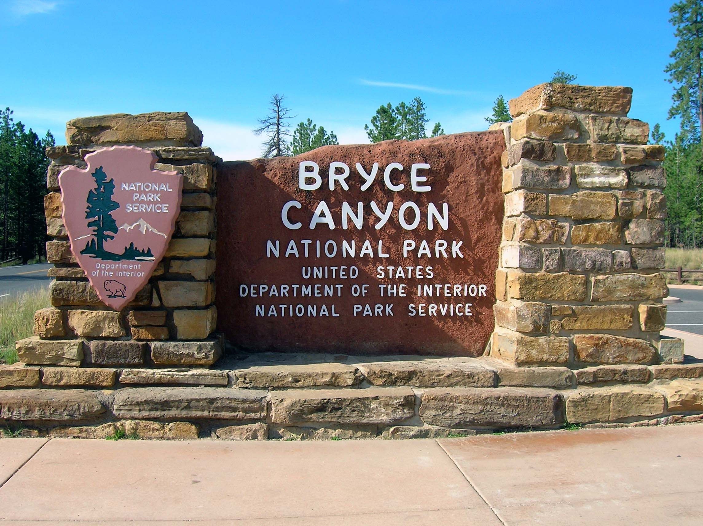 Bryce Canyon National Park, Gateway to adventure, United States national parks, Entrance sign, 2290x1720 HD Desktop