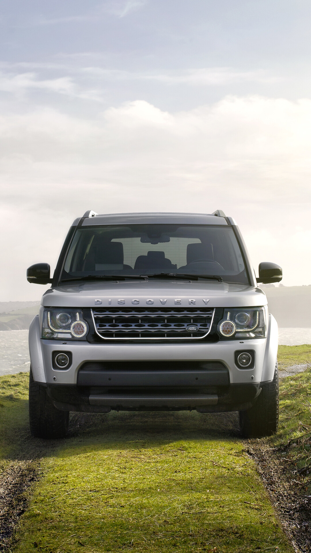 Land Rover: The second-generation Discovery was Introduced in 2004. 1080x1920 Full HD Wallpaper.