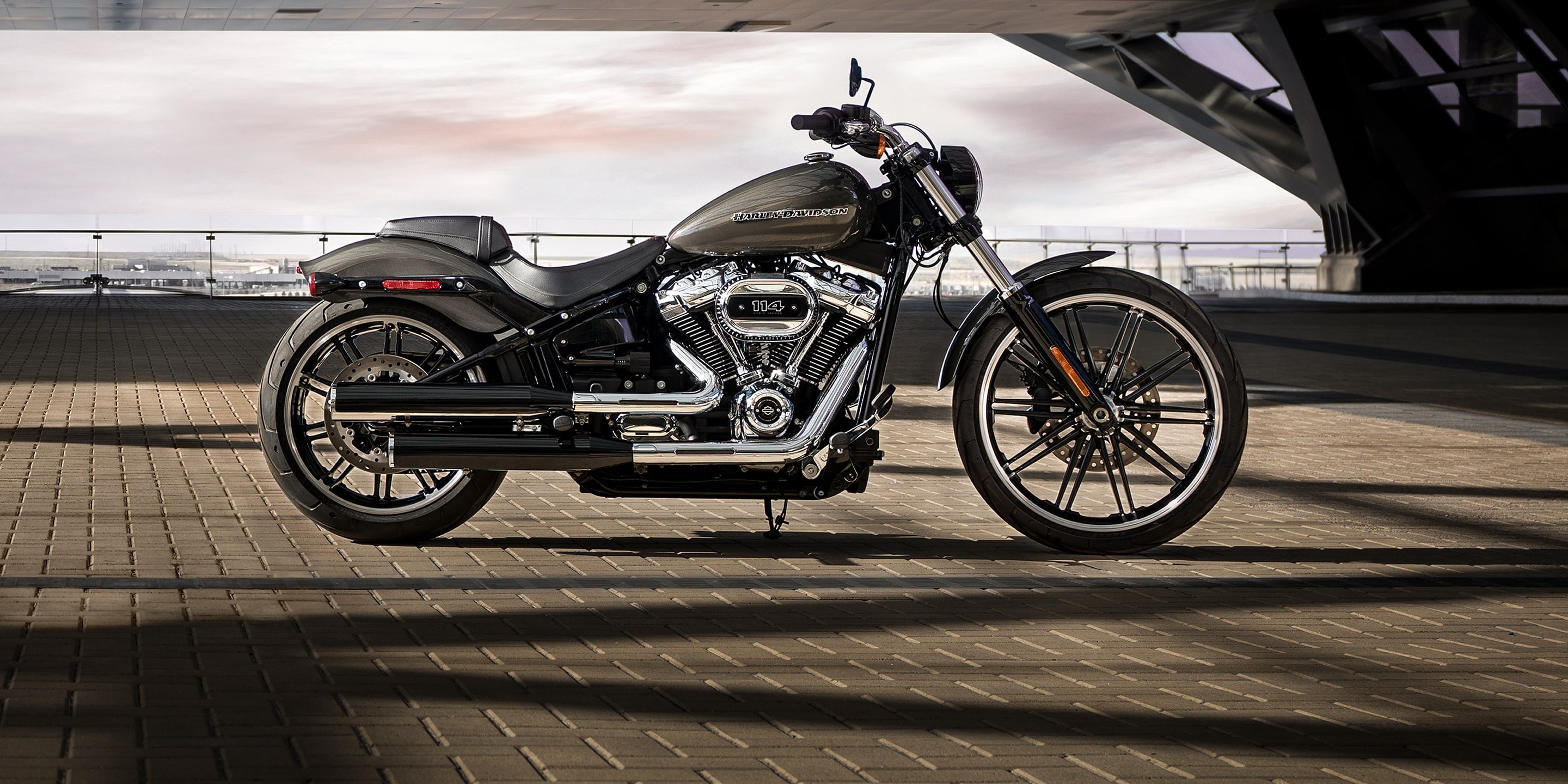 Harley-Davidson Breakout 114, Powerful HD bikes, Breathtaking visuals, Cruising in style, 2880x1440 Dual Screen Desktop
