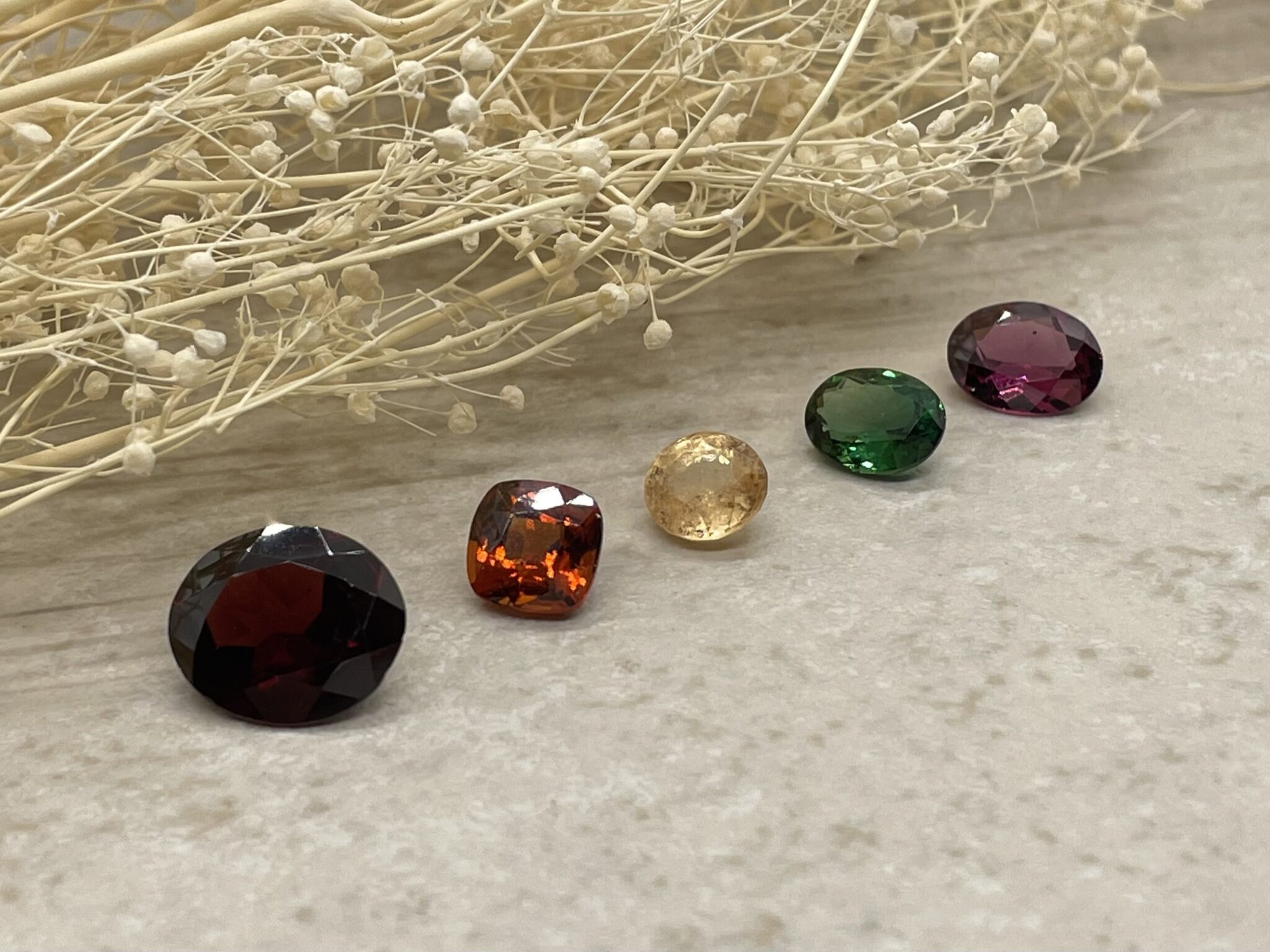Garnet gemstone, FAQs and information, Laurie Sarah's expertise, Crystal and mineral shop, 2050x1540 HD Desktop