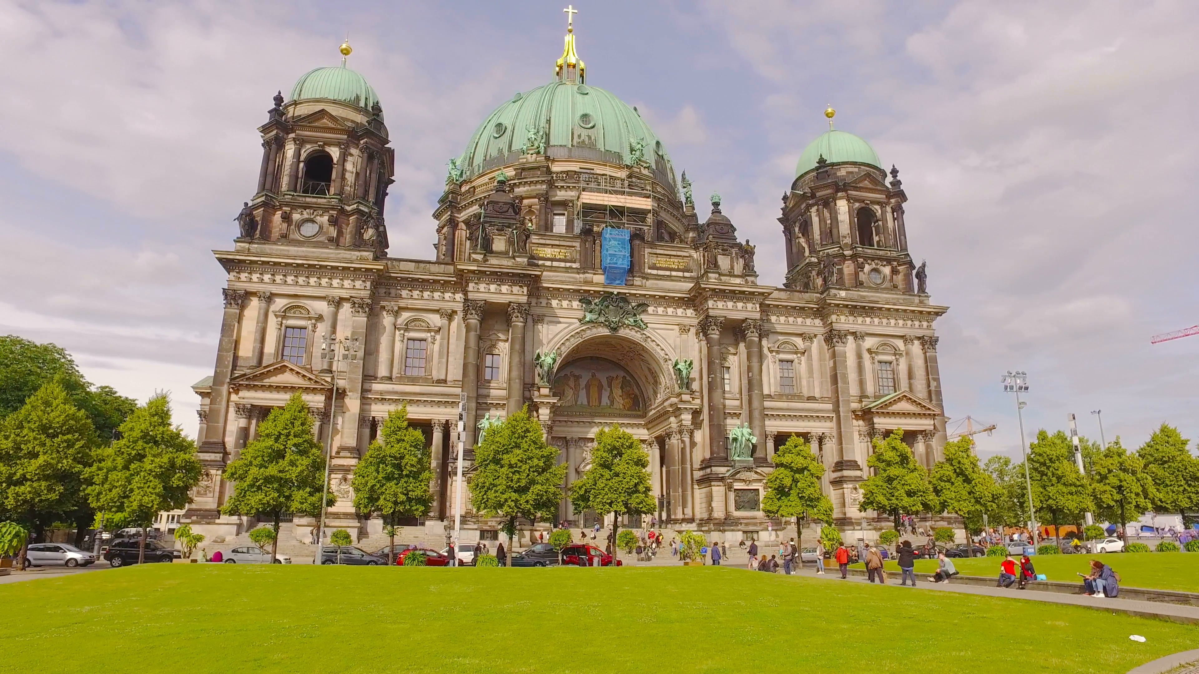 Niedriger Blickwinkel von Berliner Kathedrale, 3840x2160 4K Desktop