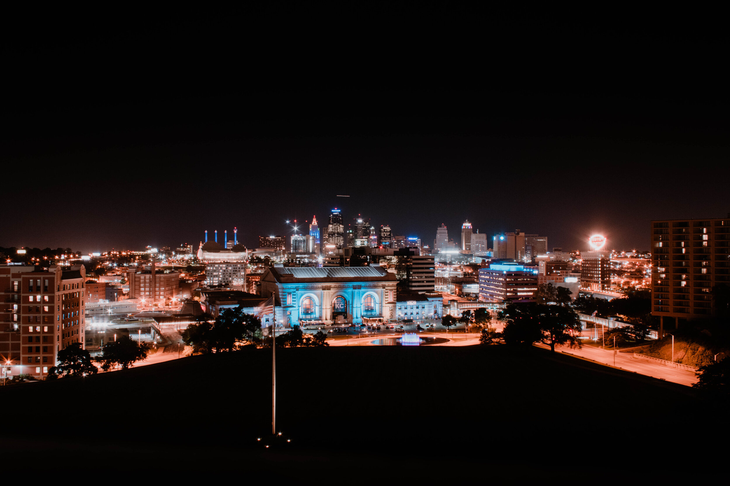 Kansas City: The seat of the Chiefs and Royals sports franchises. 2500x1670 HD Wallpaper.