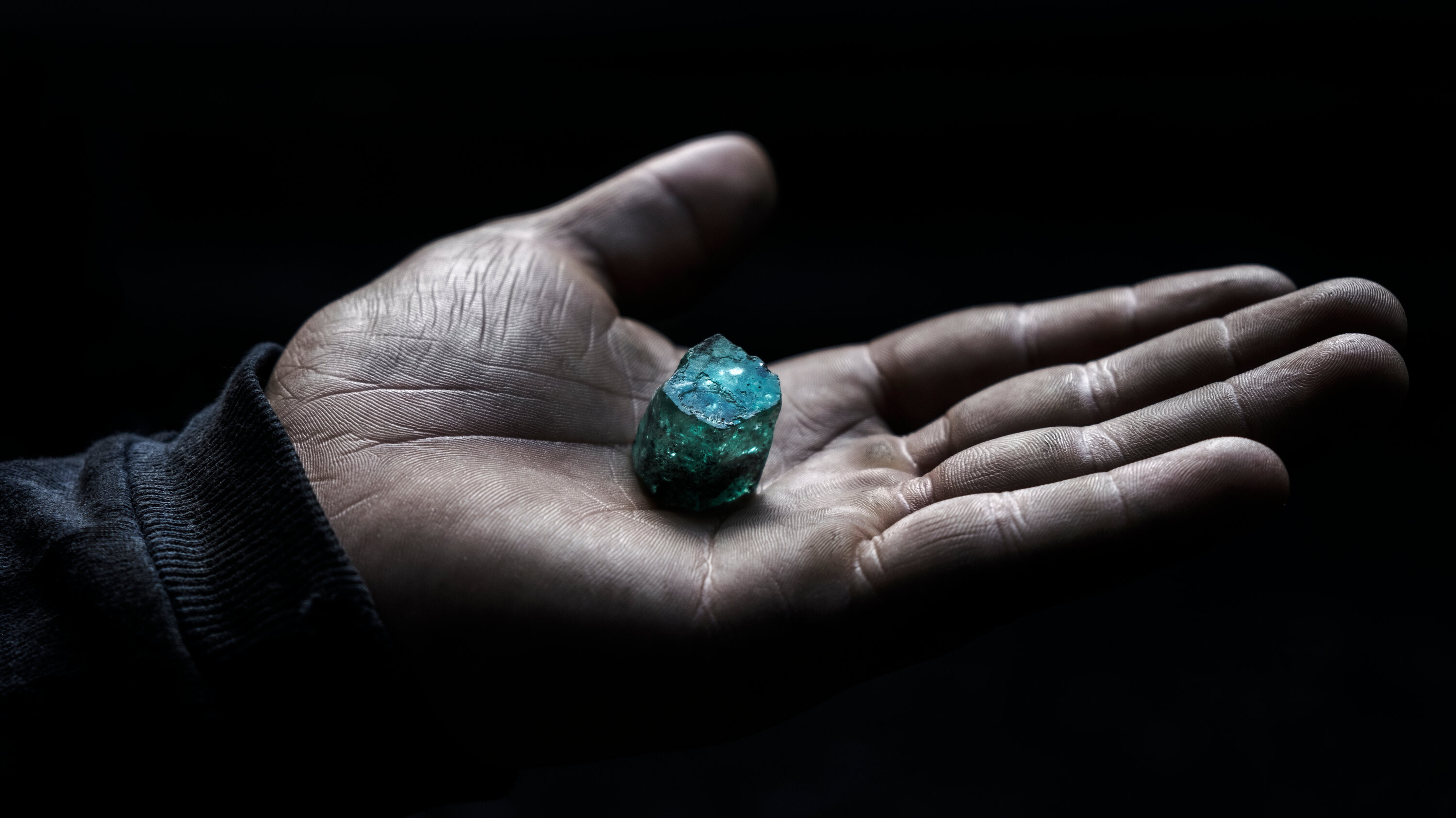 Inside emerald mines, Emerald miners' life, Colombian emeralds, Green lottery, 3000x1690 HD Desktop