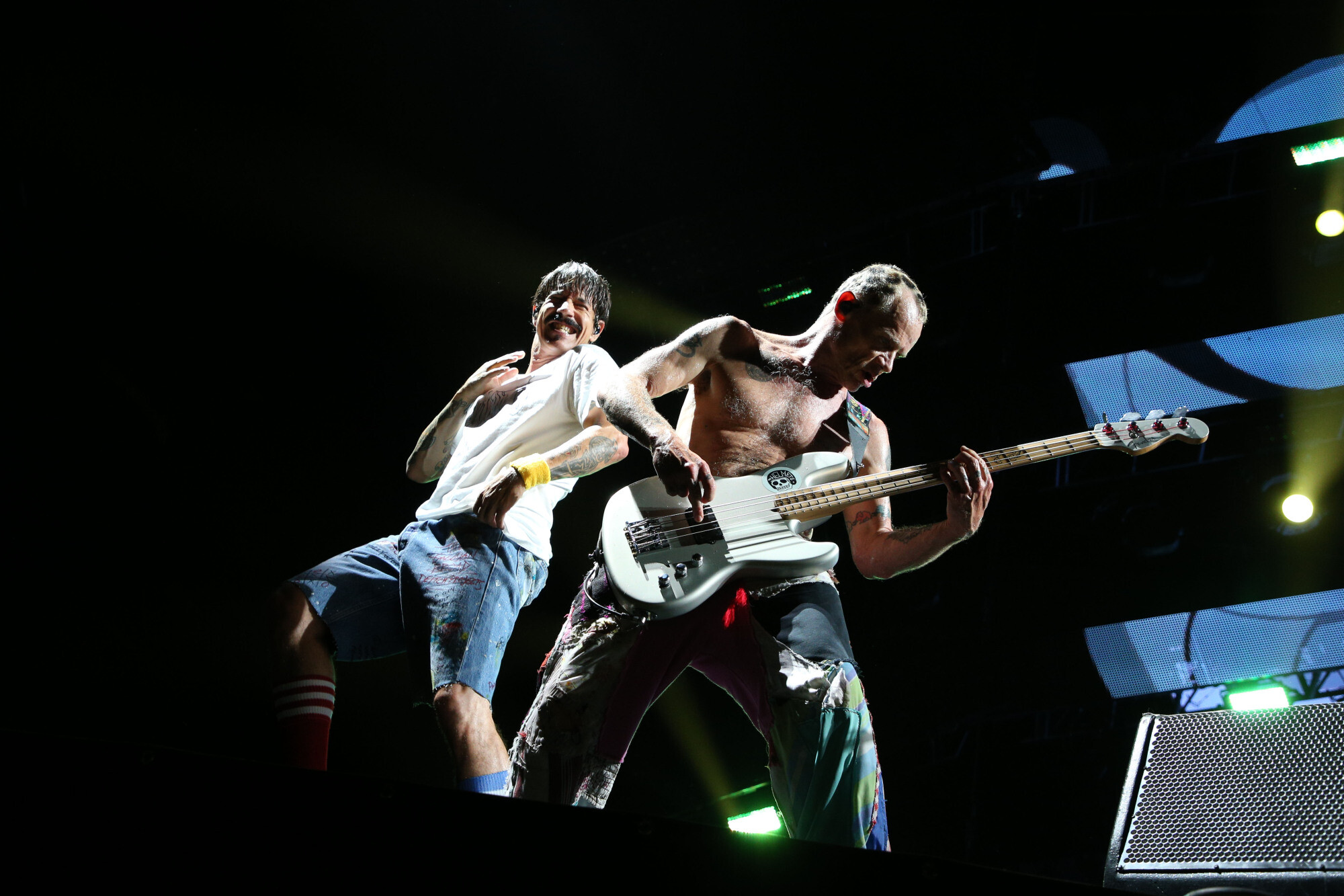 Red Hot Chilli Peppers: RHCP, One of 90's alternative rock-funk bands. 2000x1340 HD Wallpaper.