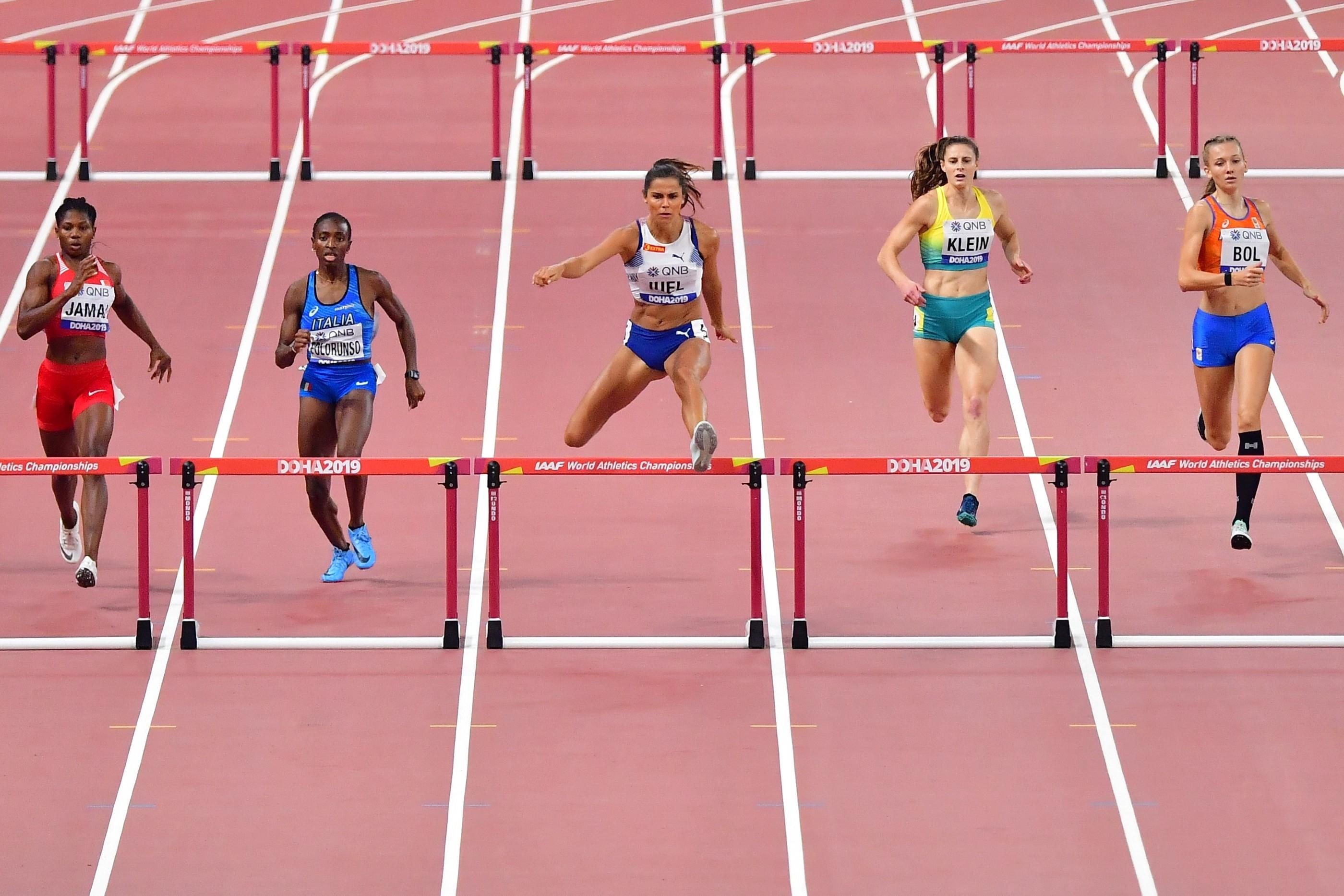 Hurdling: 400 Meters Hurdles, Running competition, The sport of running with obstacles, Klein, Bol. 2800x1870 HD Background.