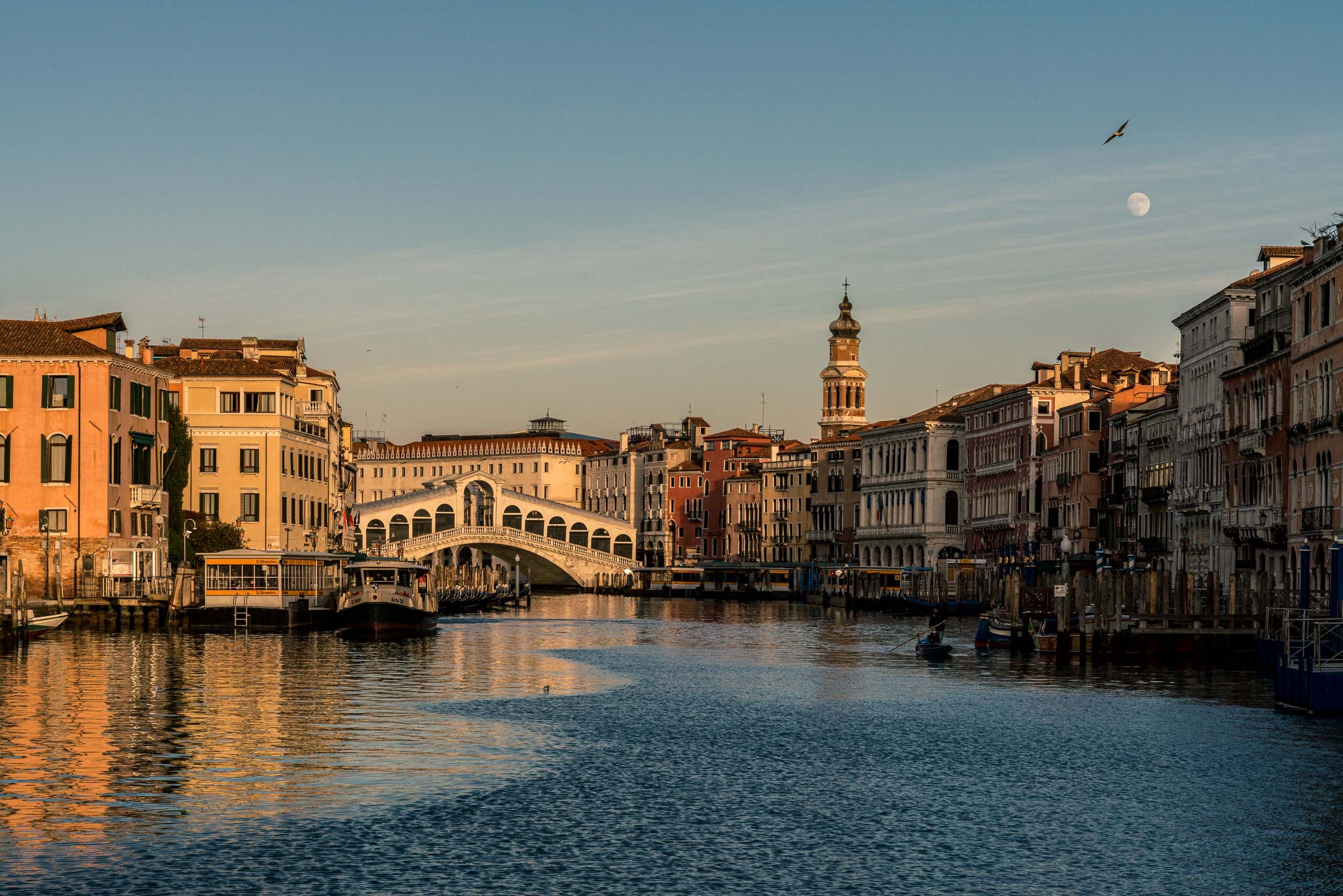 The Rialto Bridge stories, World travel, Venice's iconic landmark, Historical significance, 2560x1710 HD Desktop