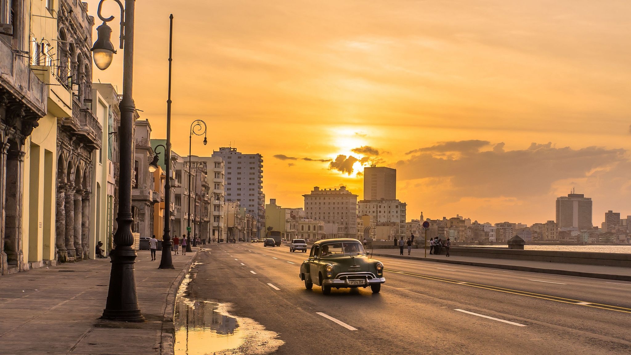 Little Havana charm, Cuban neighborhood, Colorful streets, Cultural fusion, 2050x1160 HD Desktop