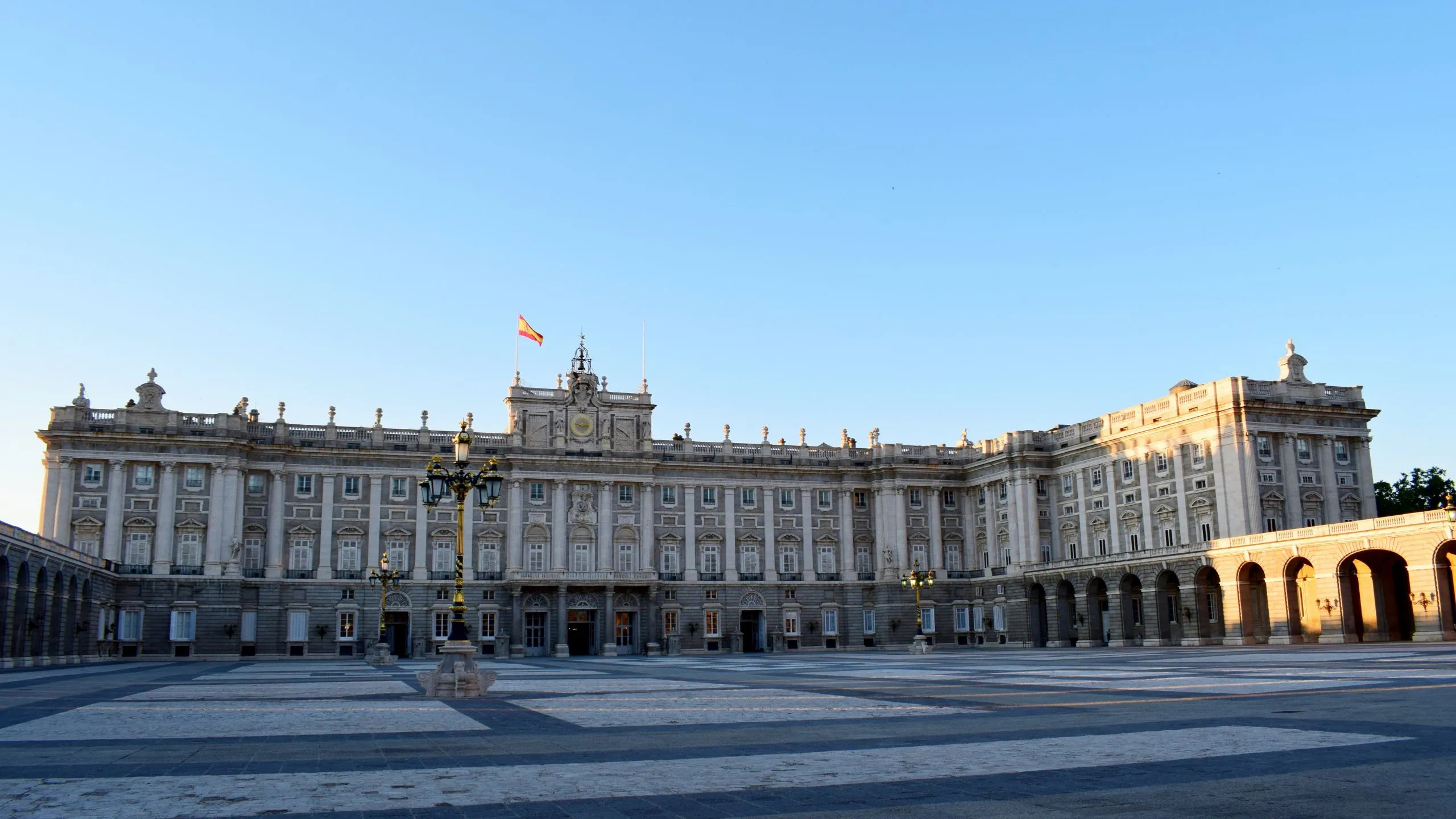 Madrid Palace, Four-day itinerary, Travel tips, Must-see attractions, 2560x1440 HD Desktop