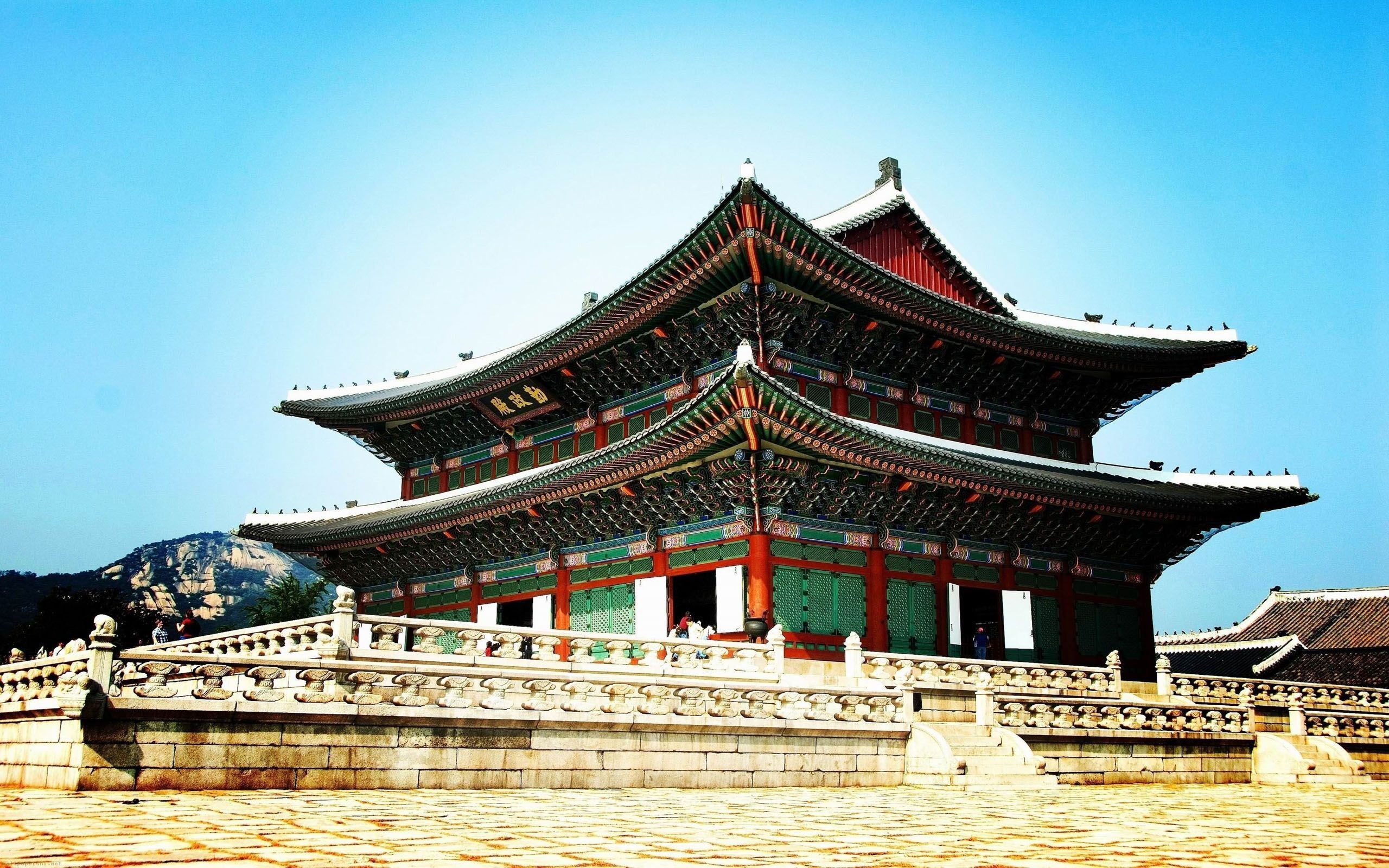 Palace: Gyeongbokgung Palace, The royal palace of the Joseon dynasty, 1395, Seoul, South Korea. 2560x1600 HD Background.