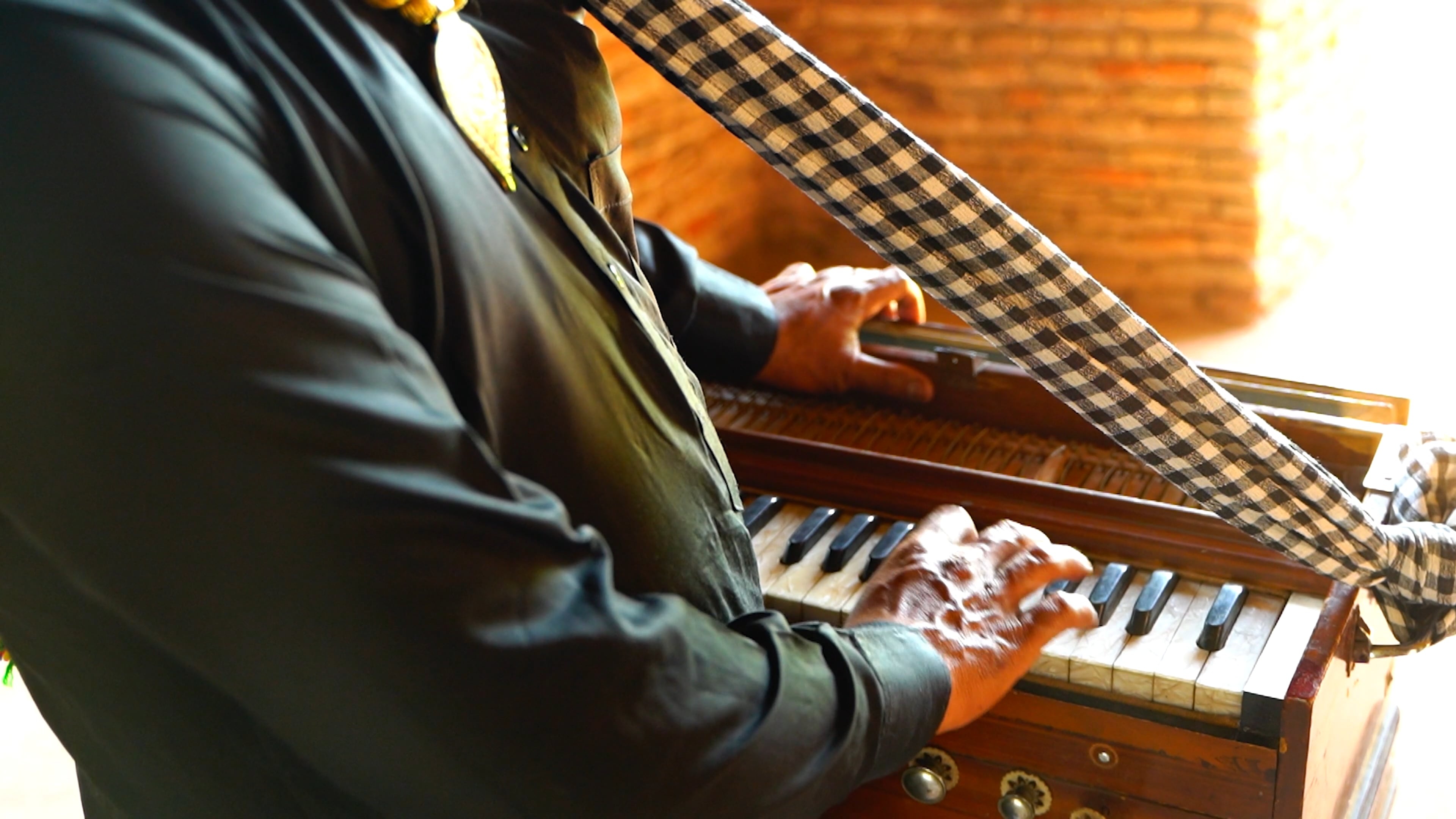 Harmonium: Portable Trap Organ, Keyboard Instrument, Musician Playing. 3840x2160 4K Wallpaper.
