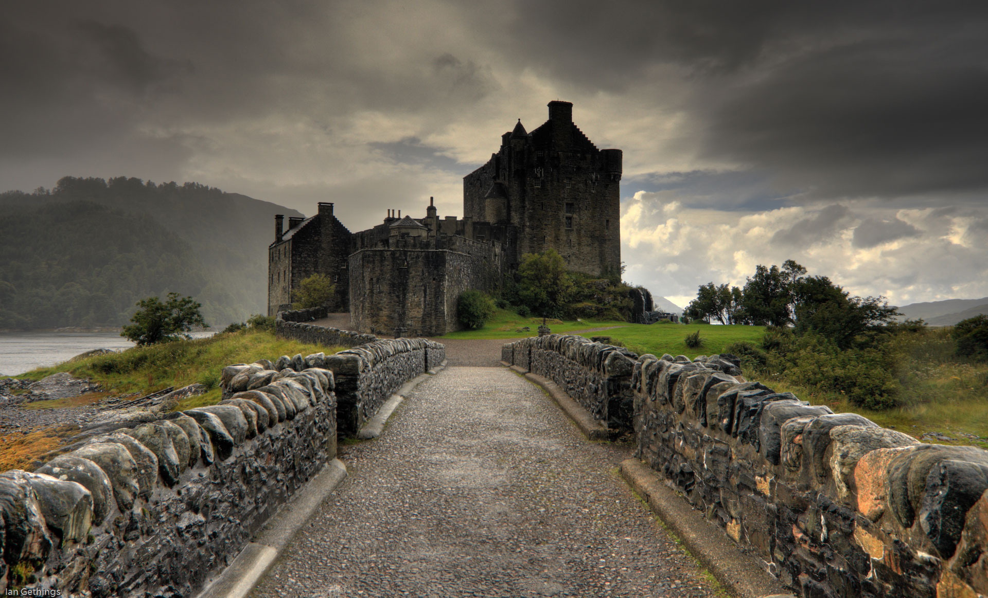 Scottish highlands, Misty mountains, Reflection on lake, Ruined castle, 1920x1170 HD Desktop