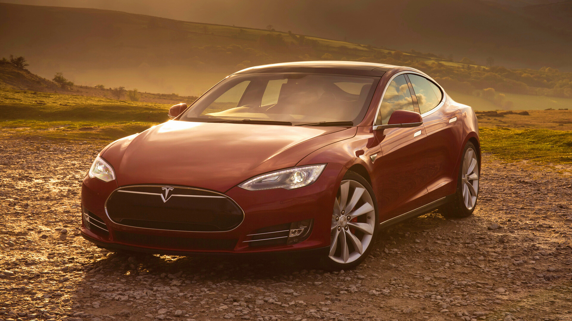 Tesla Model S: P85, 470 horsepower, A 460-kilometer, full-charge range from an 85 kWh battery. 1920x1080 Full HD Background.
