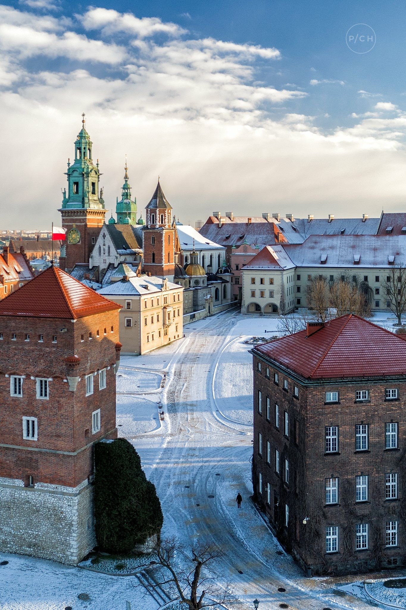 Wawel Castle, Krakow, Winter wonderland, Polish architecture, 1370x2050 HD Phone