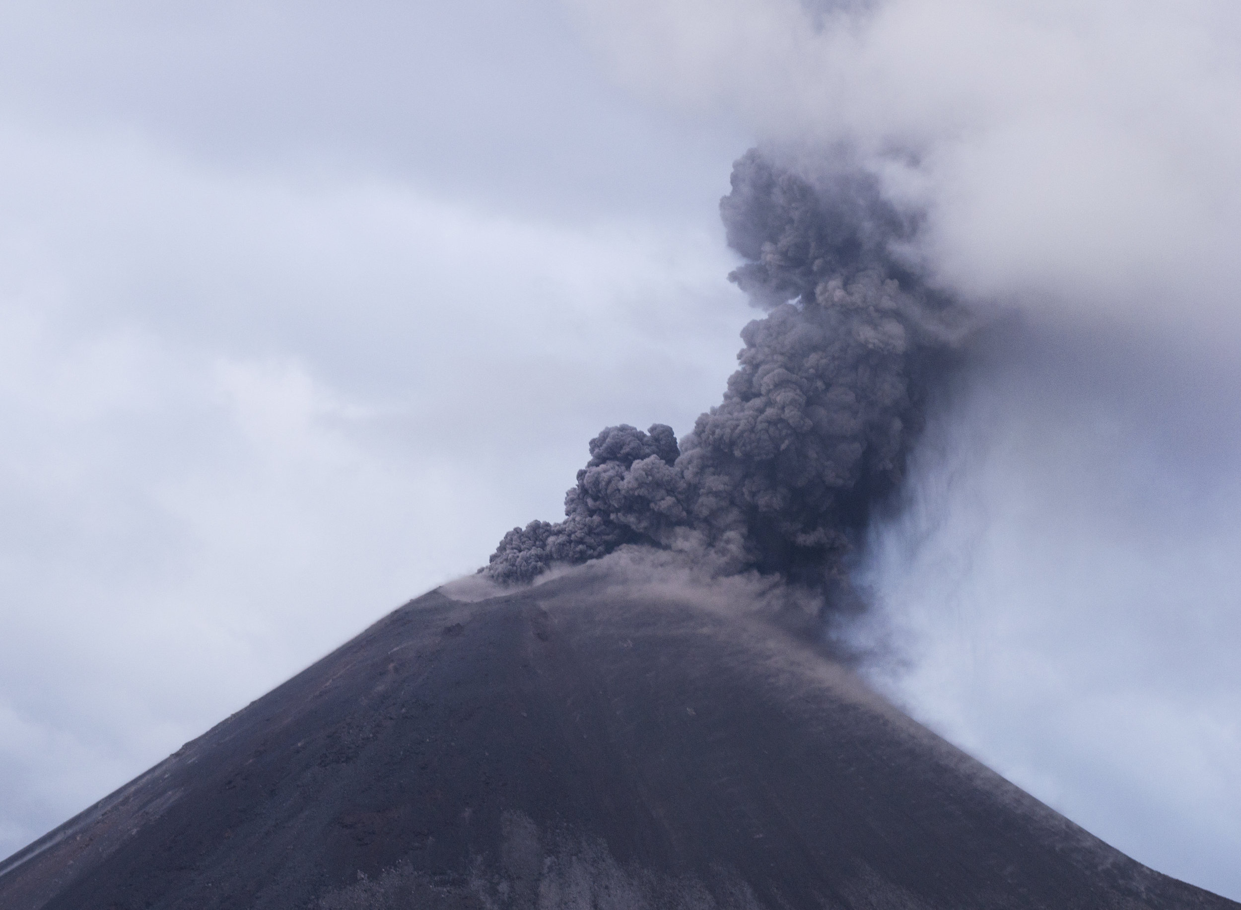 Krakatoa adventure, Manon Houston, Volcanic exploration, Breathtaking scenery, 2500x1840 HD Desktop