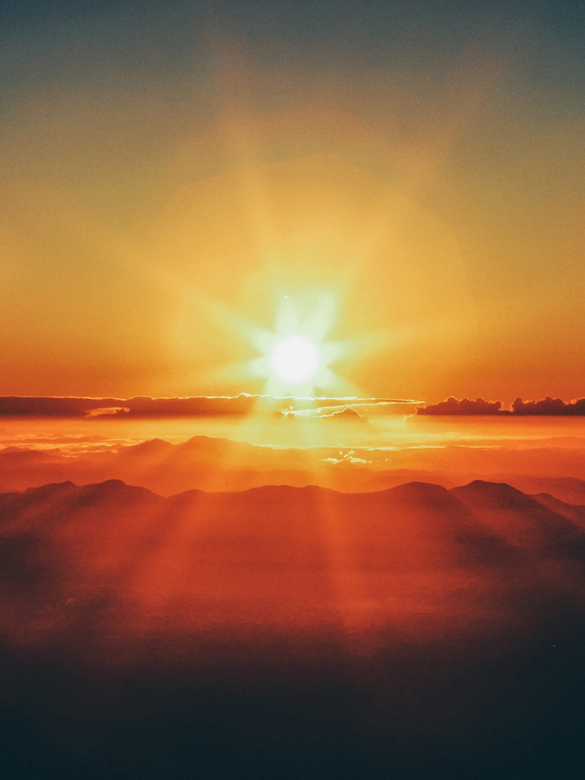 Malereischer Sonnenuntergang, Bewlkte Himmel, Atemberaubende Aussicht, Ruhige Atmosphre, 2050x2740 HD Handy