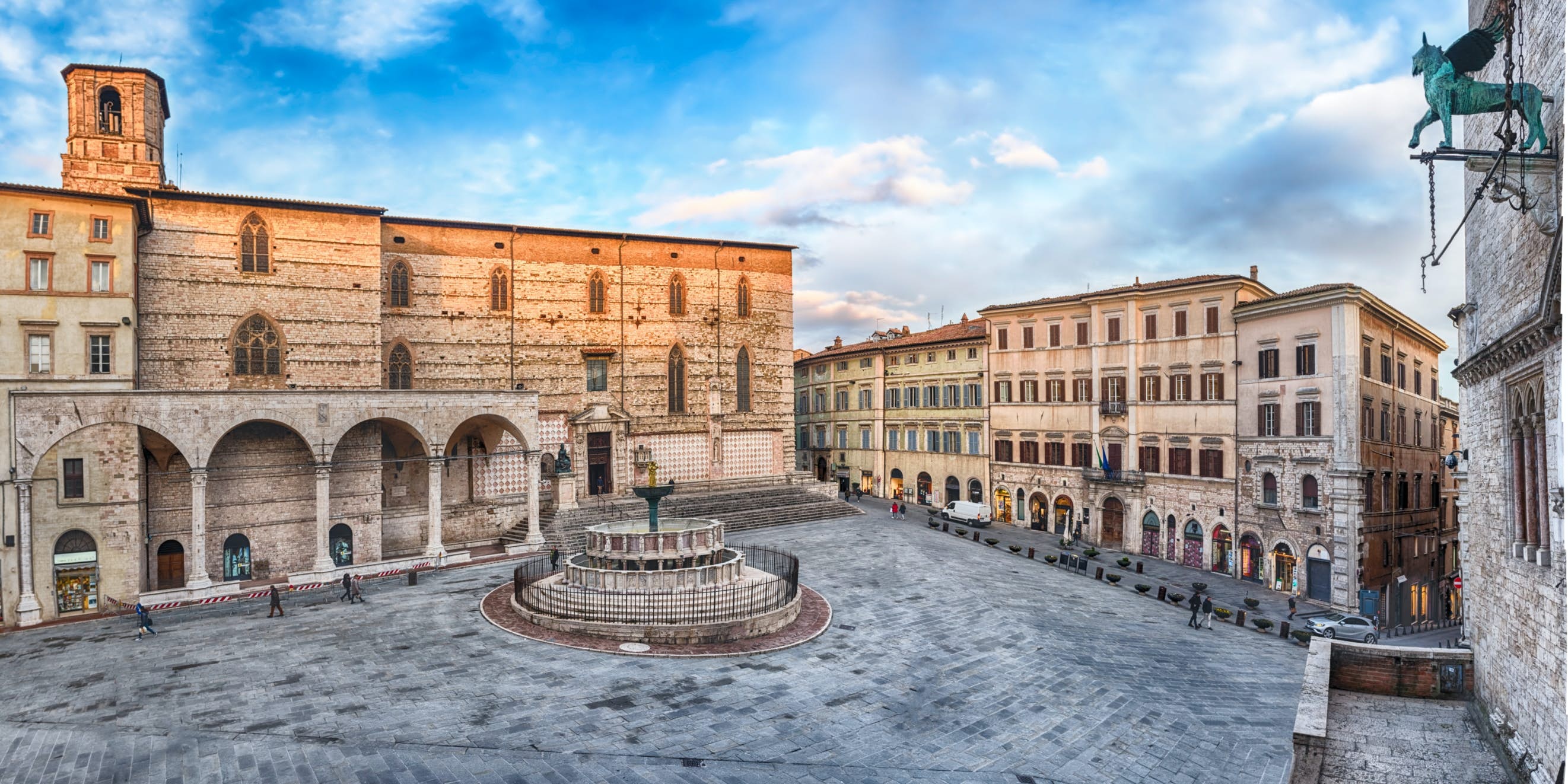 Perugia, Travels, Piazza IV Novembre, Lonely Planet, 2650x1330 HD Desktop
