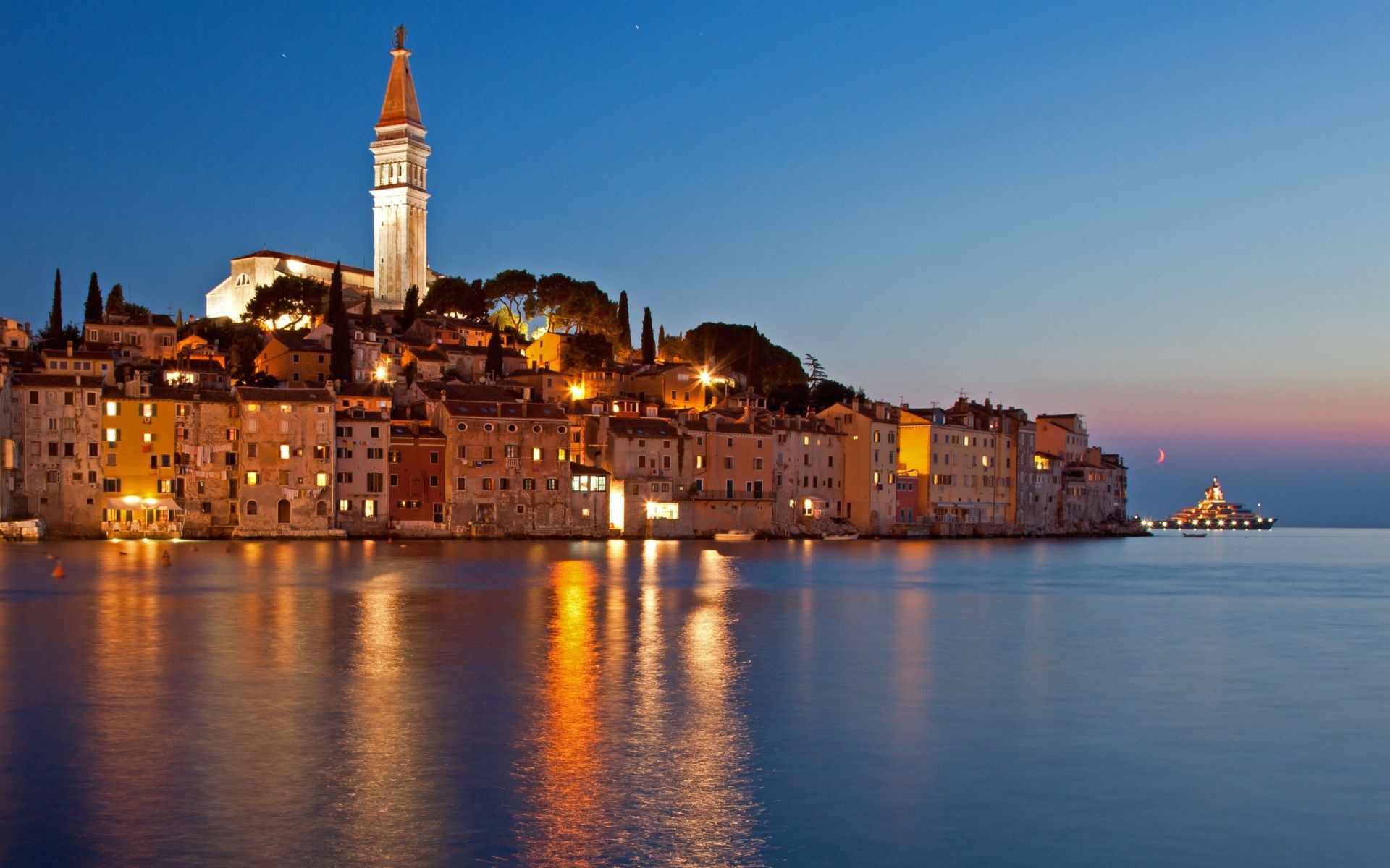 Croatia: The gorgeous coastal towns and hilly interior of Croatia's Istrian Peninsula. 1920x1200 HD Background.